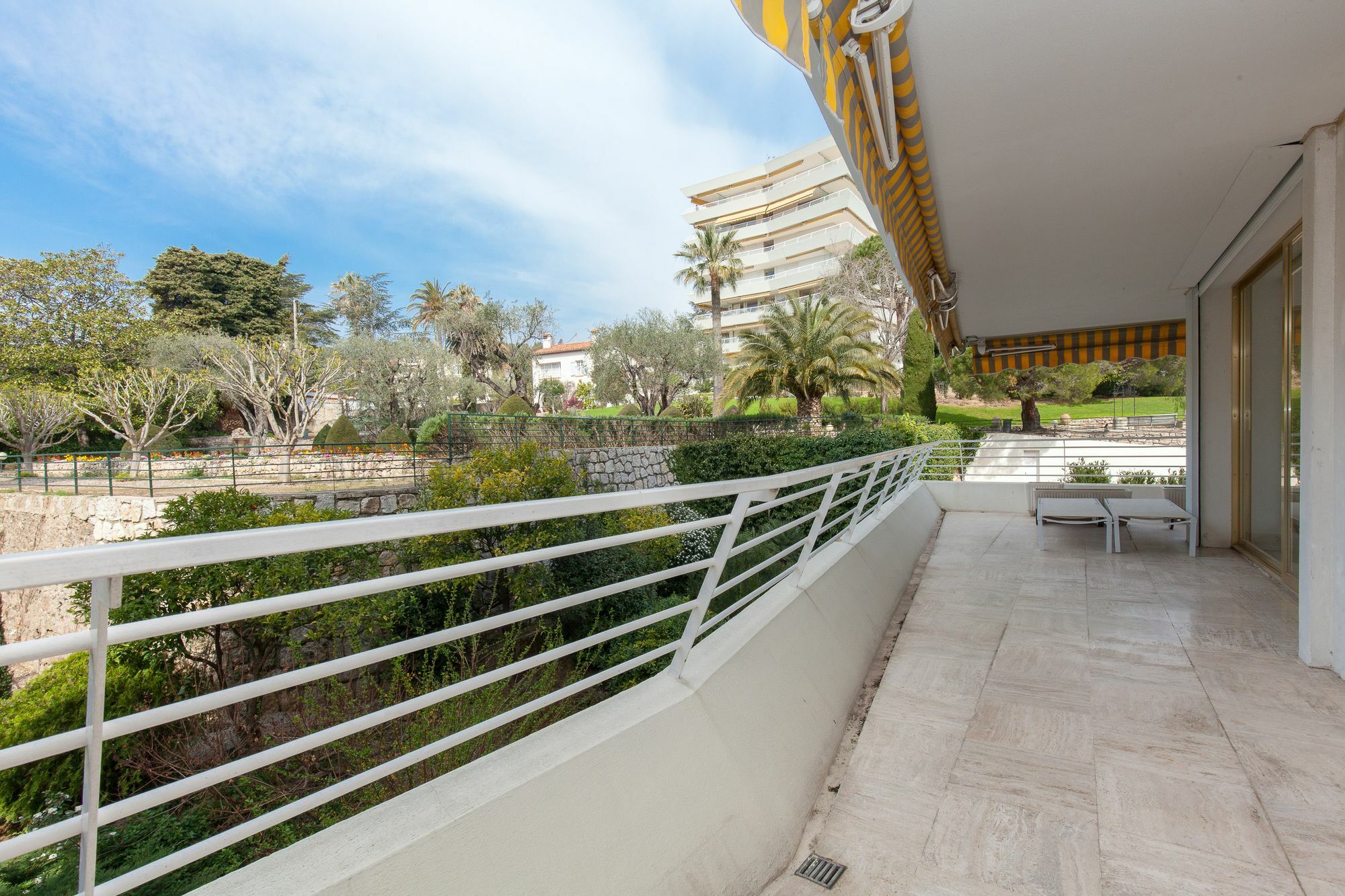 Apartment Les Oliviers Yhoost