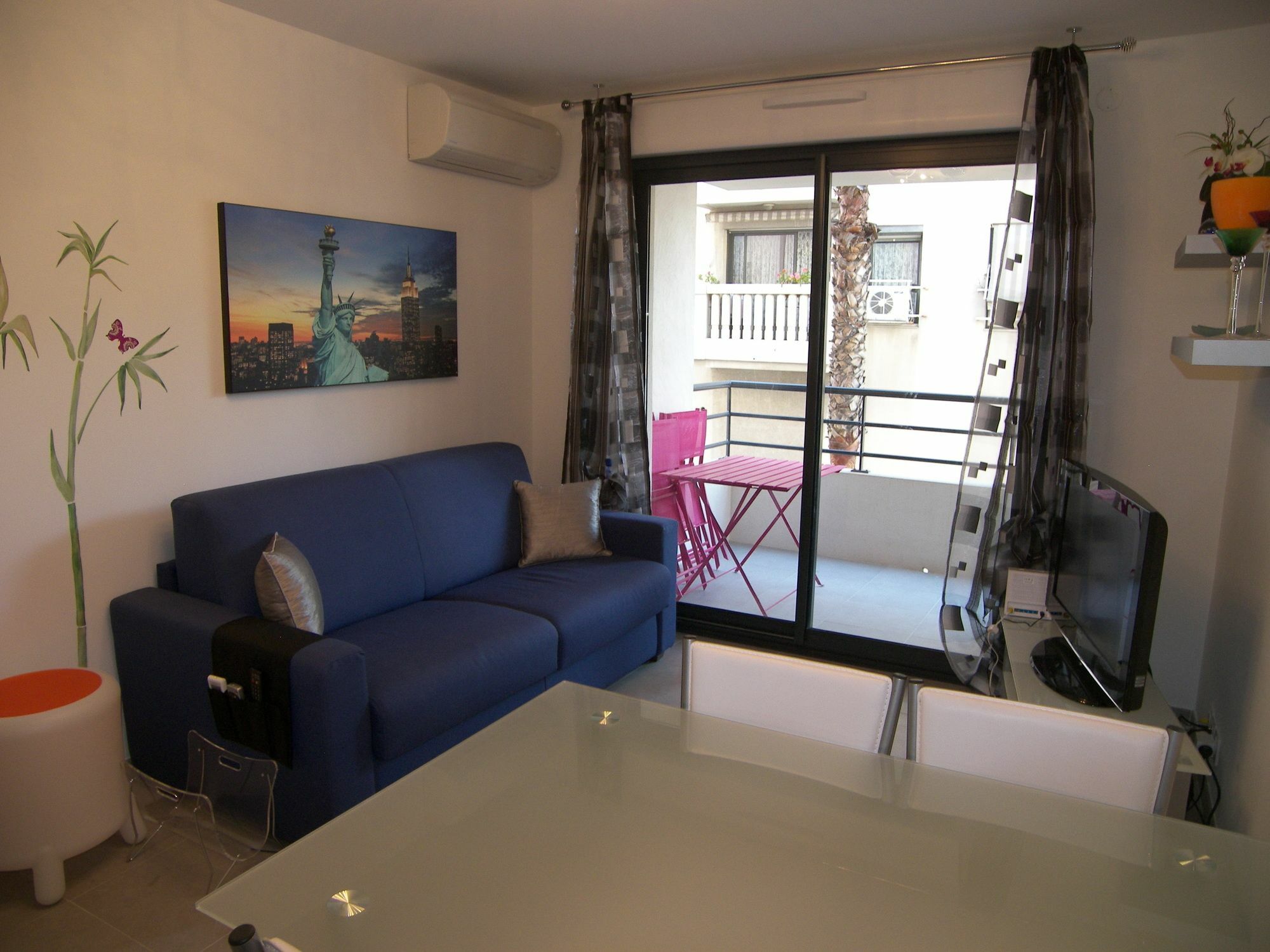 Modern Deluxe Two-bedroom Apartment Cannes