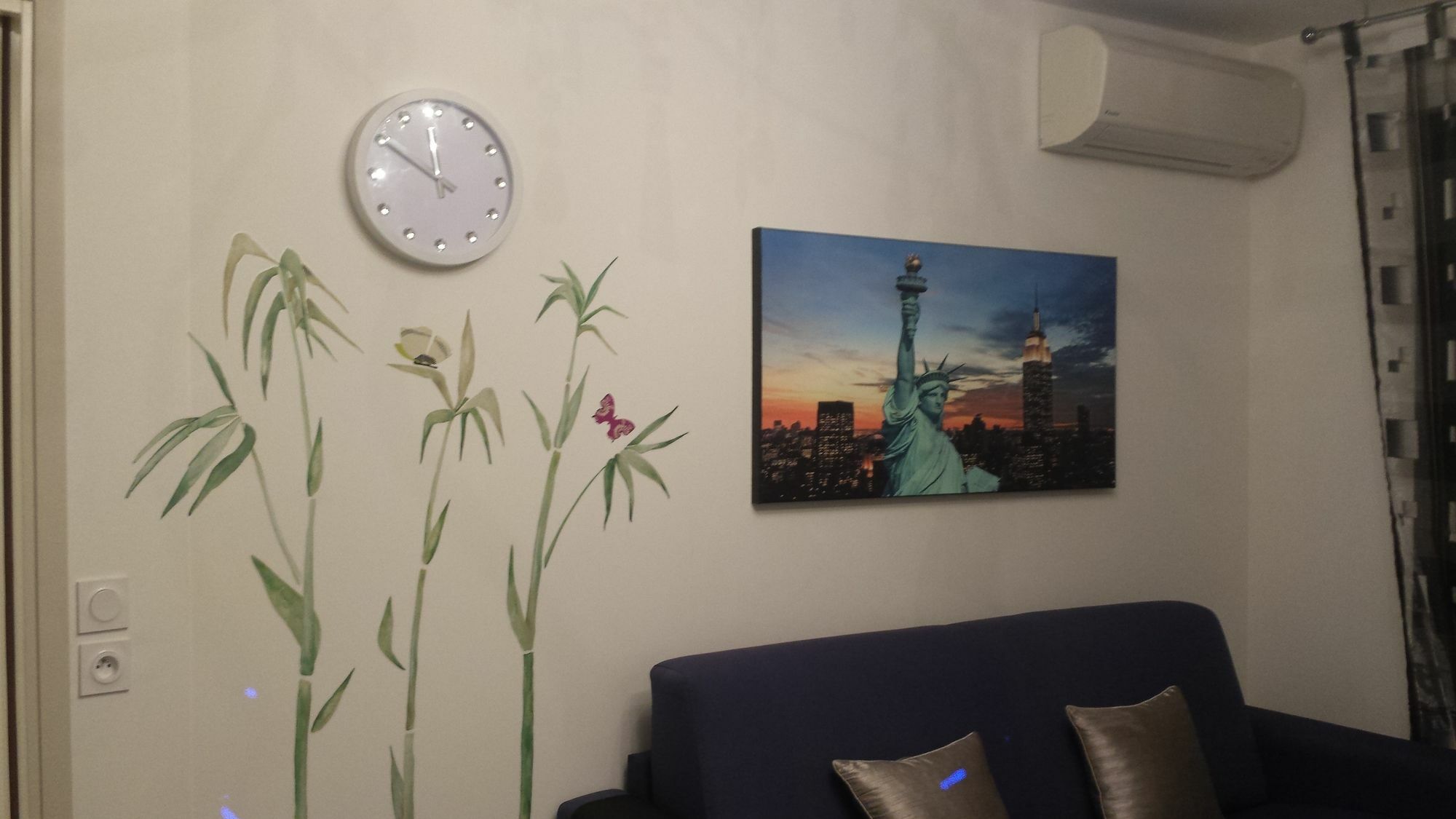 Modern Deluxe Two-bedroom Apartment
