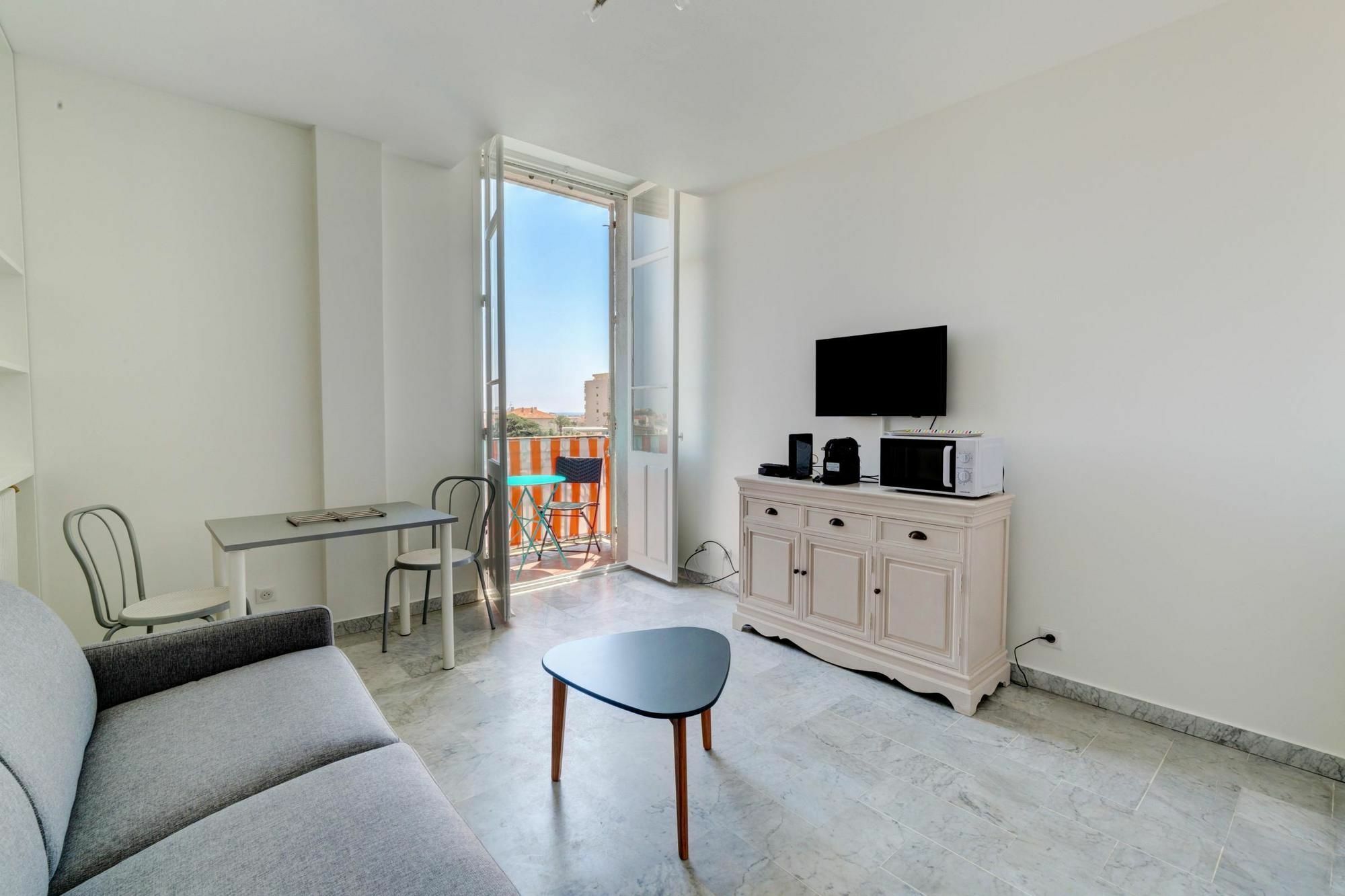 Apartment L'horloge 0 *