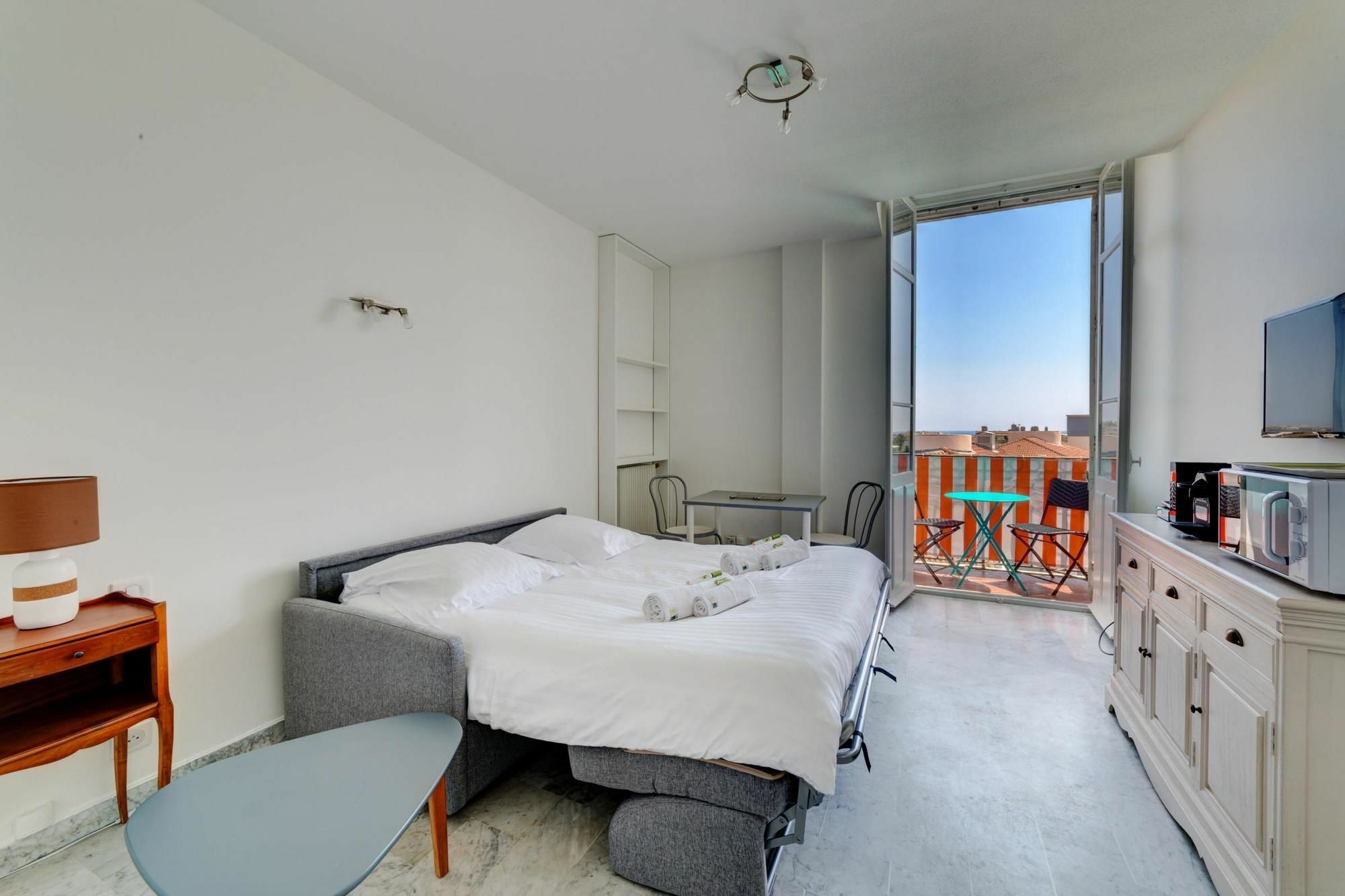 Apartment L'horloge 0
