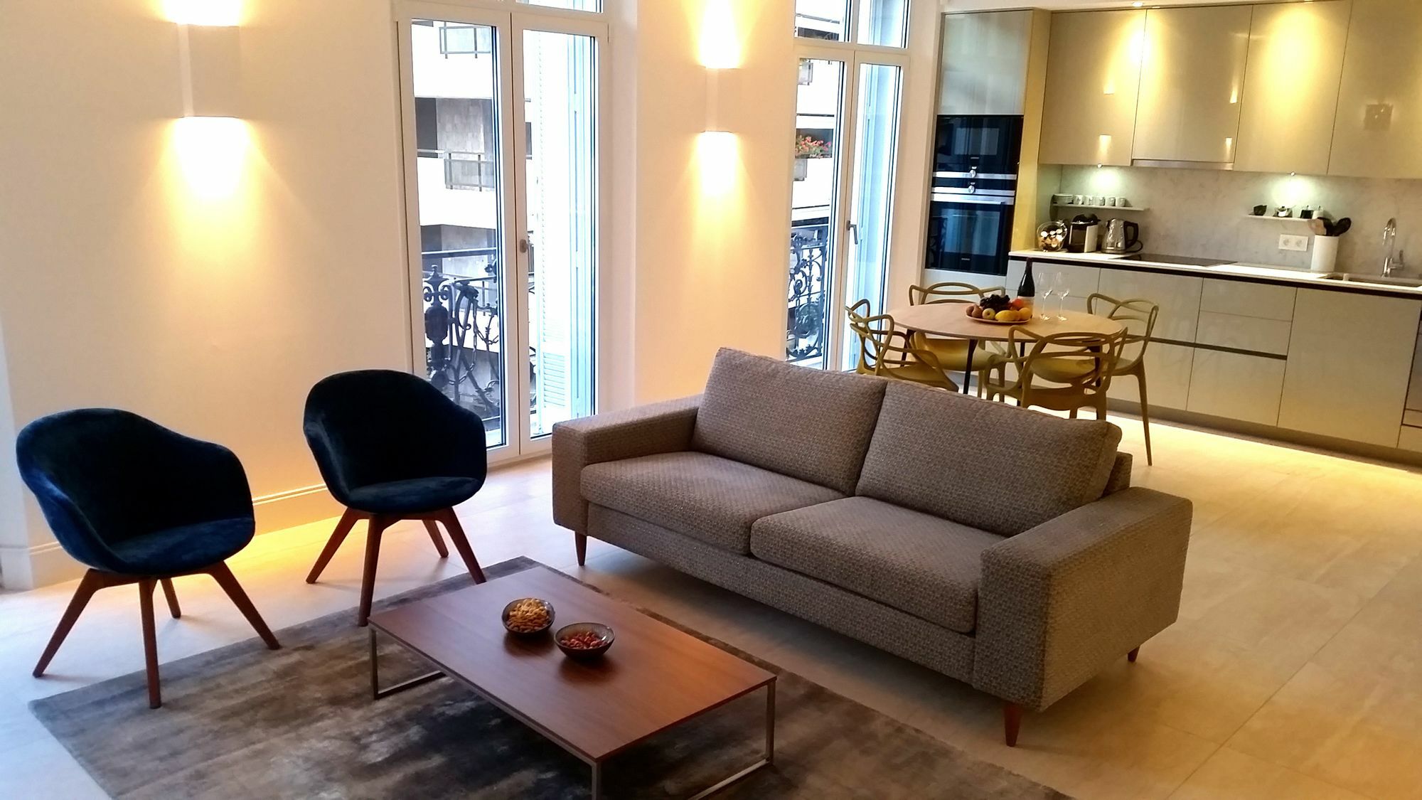 3a - 19 Rue Des Etats Unis * Cannes