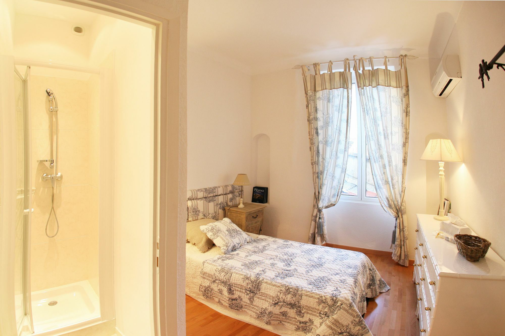Helen Vagliano Apartment Cannes