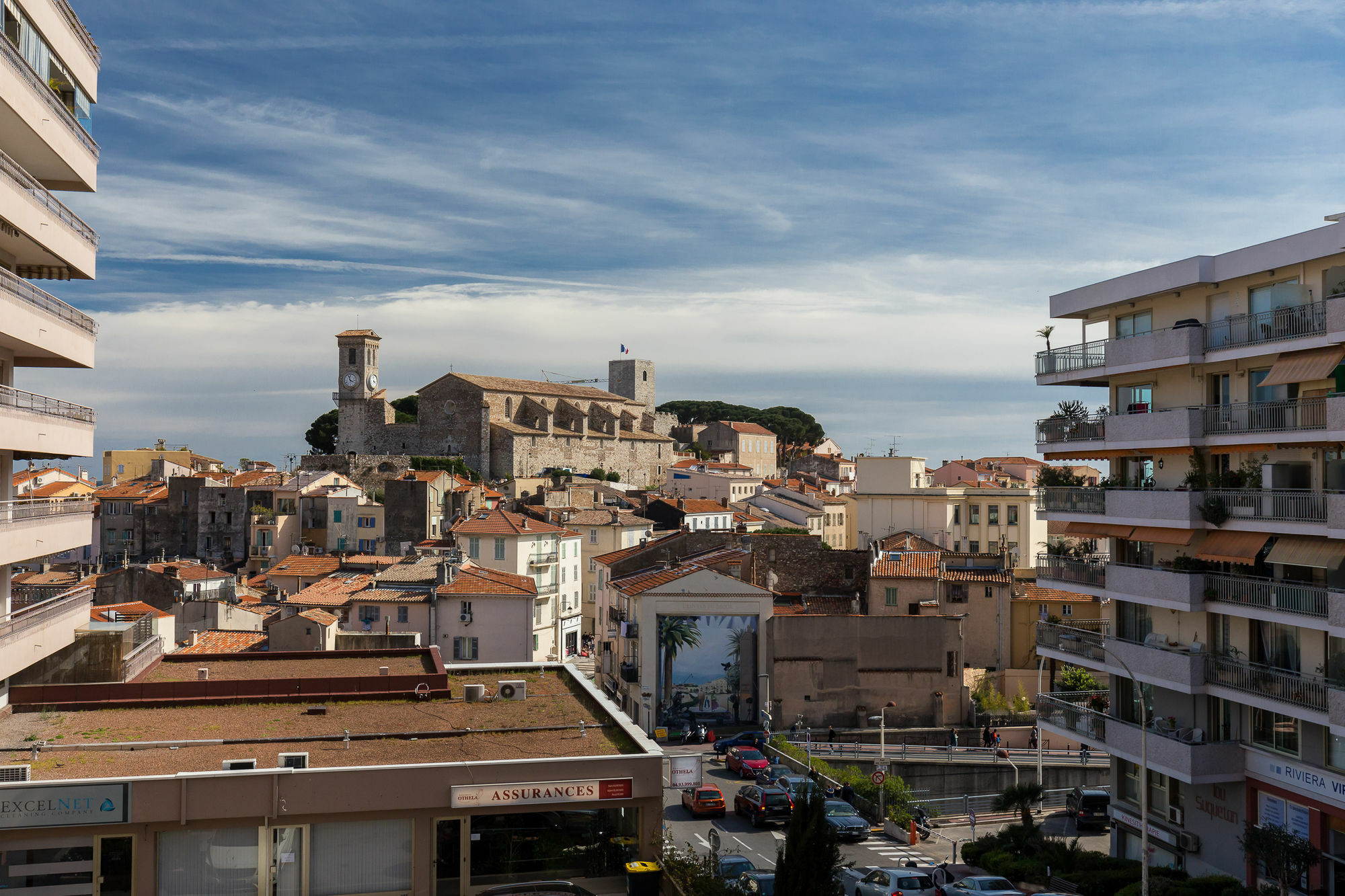 Apartment Modern 3 Bedroom, 3 Bathroom Near Old Town Walking Distance To Palais 330 *