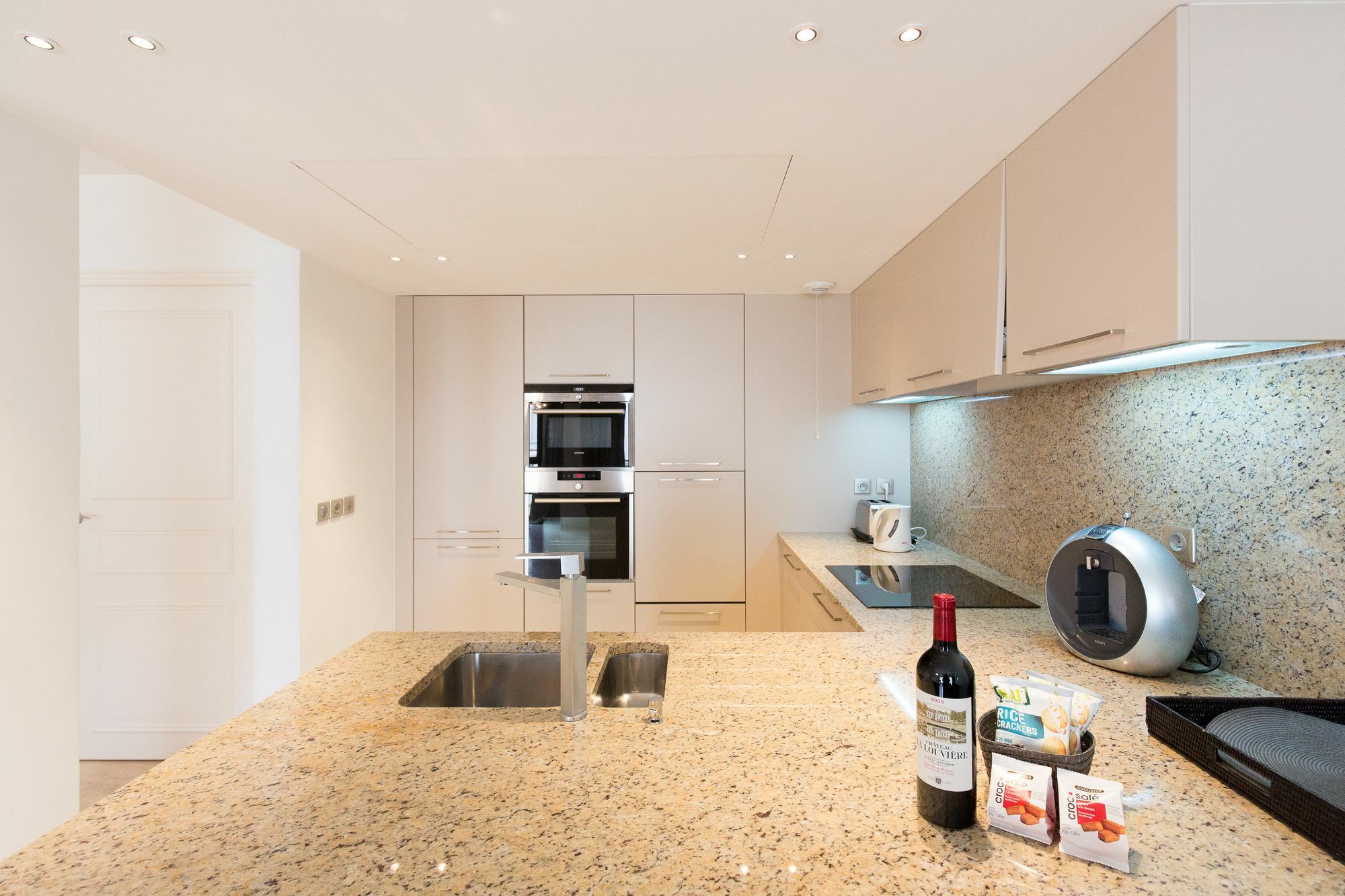 Carlton Riviera Apartment