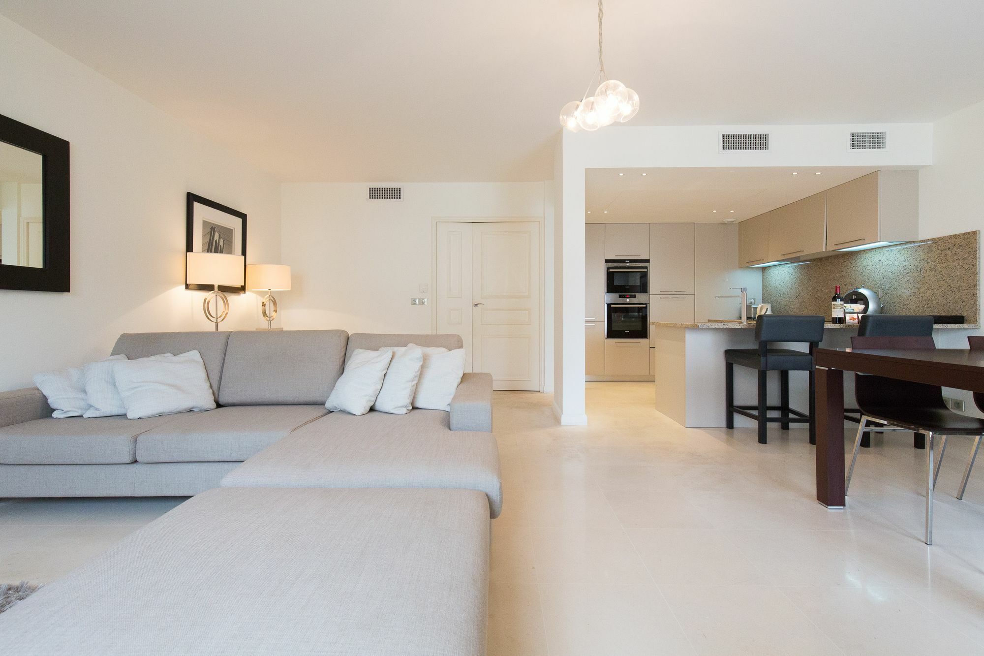 Carlton Riviera Apartment
