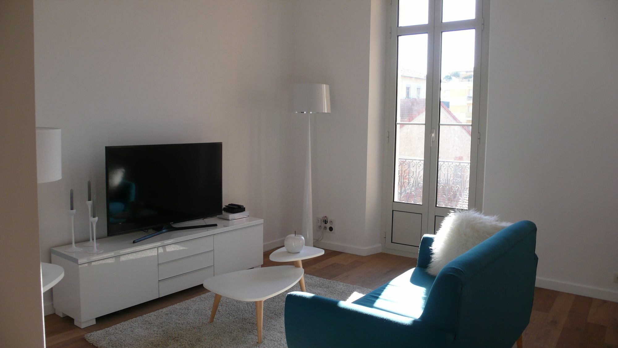Apartment Welcome To - Leon Noel