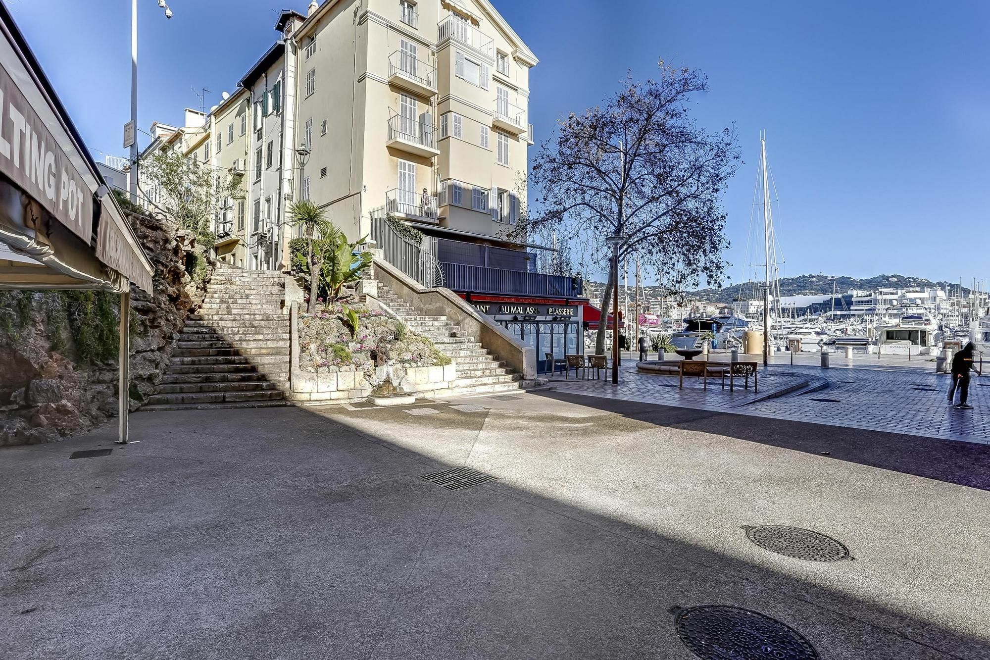 L'antonia 1 * Cannes
