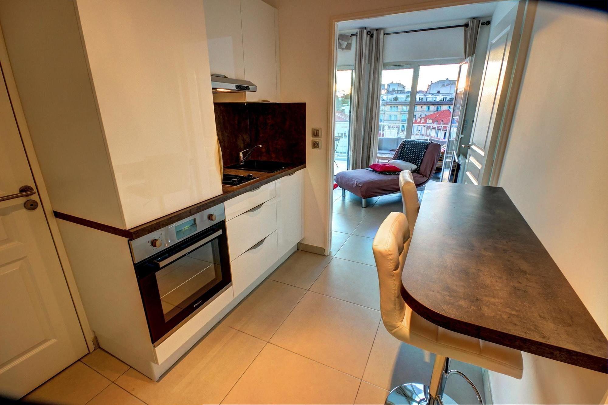 Apartment In Cannes, With Wonderful Mountain View, Terrace And Wifi - 500 *