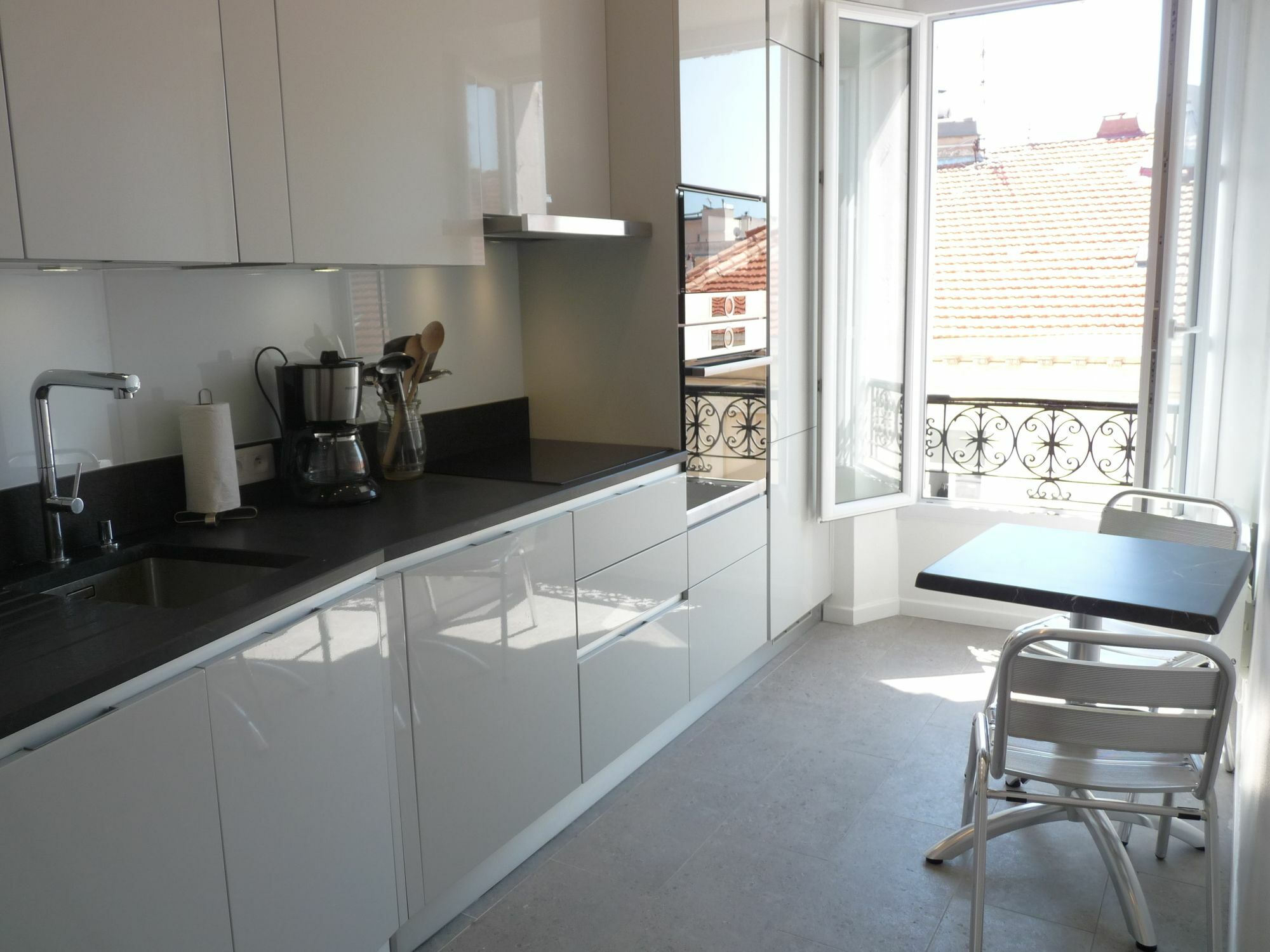 Apartment: Steps From Palais & Croisette