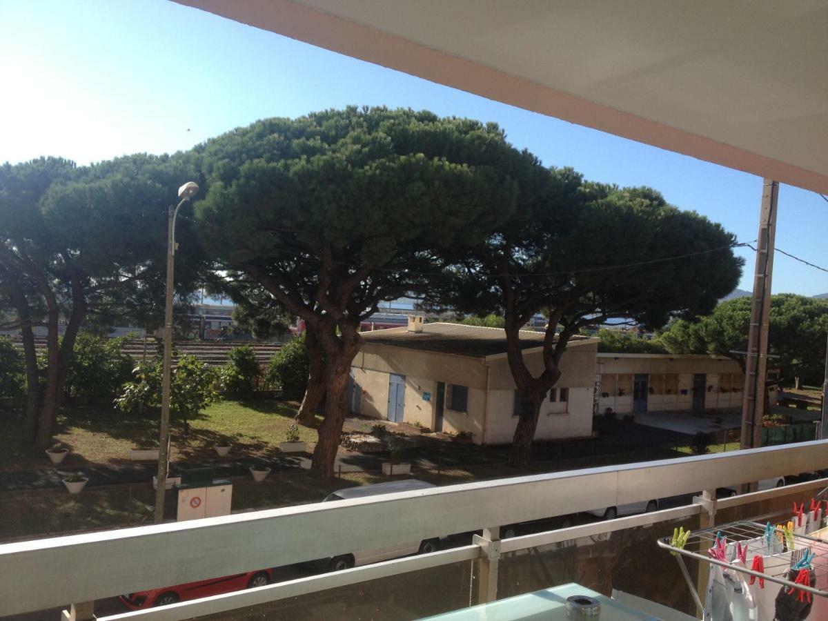 A 2 Pas De La * Cannes