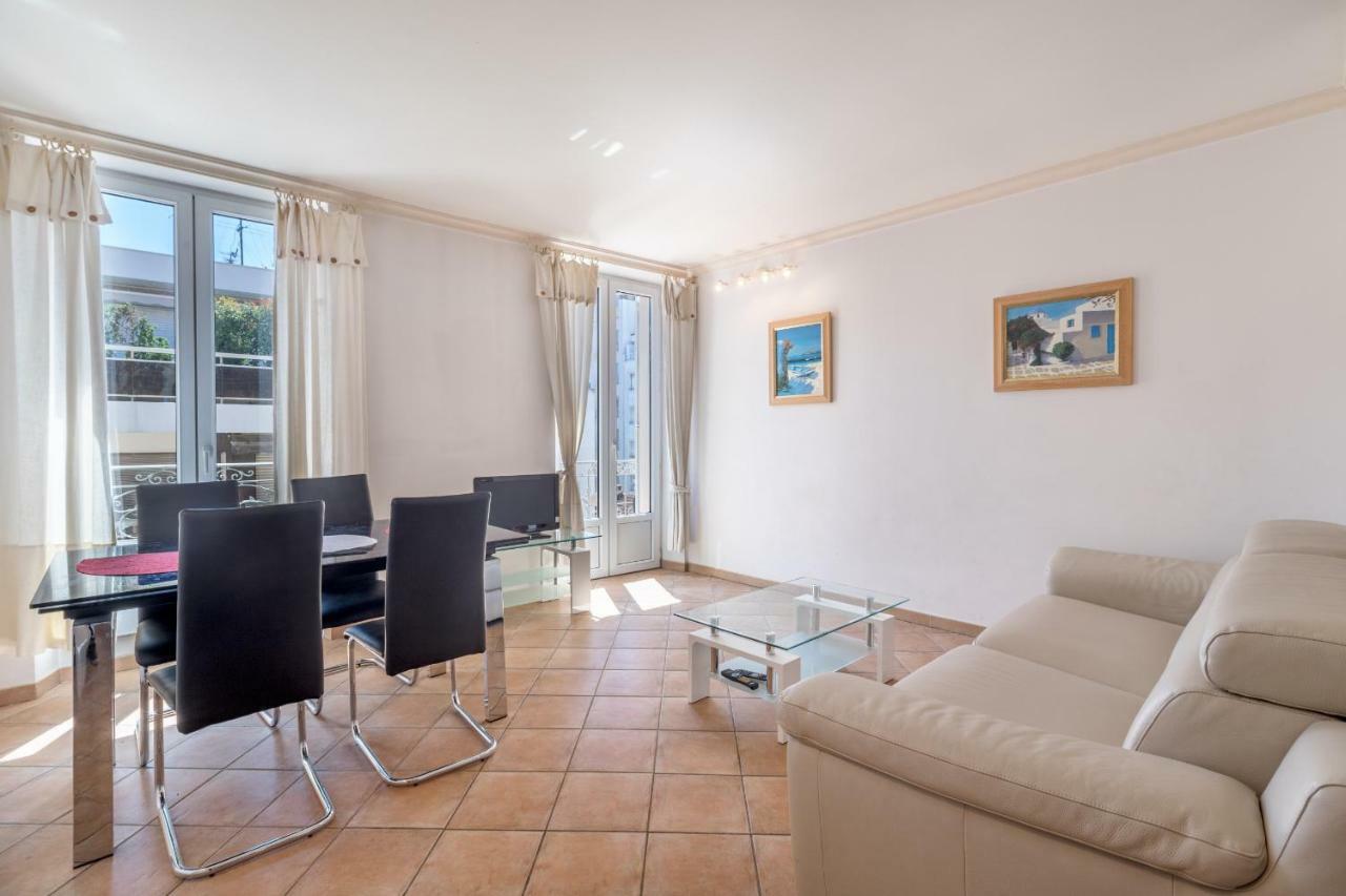 Le Mace Apartment