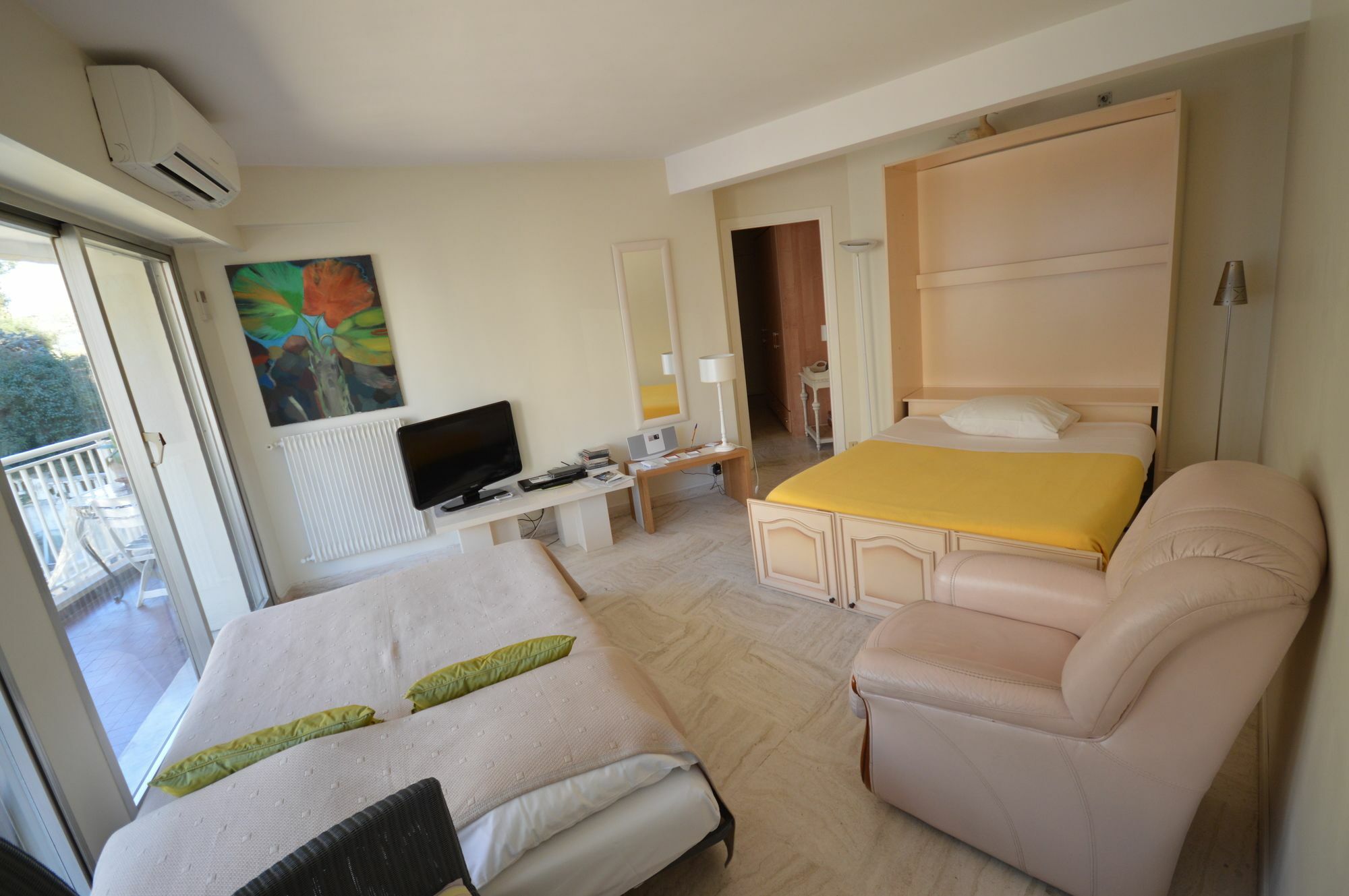 Cute & Spacious Marie Antoinette Cannes