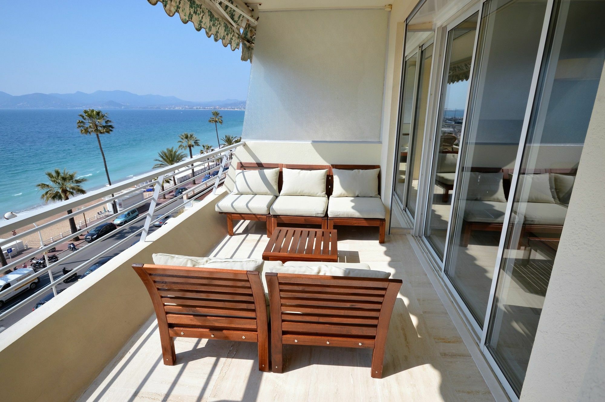 Wonderful Seafront Apartment Cannes