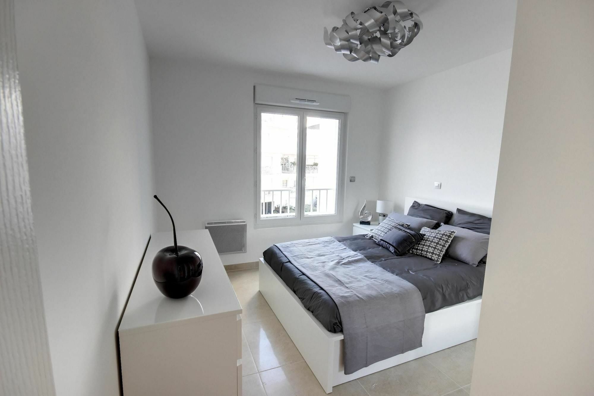 With 2 Bedrooms In Cannes, With Wonderful View, Furnish