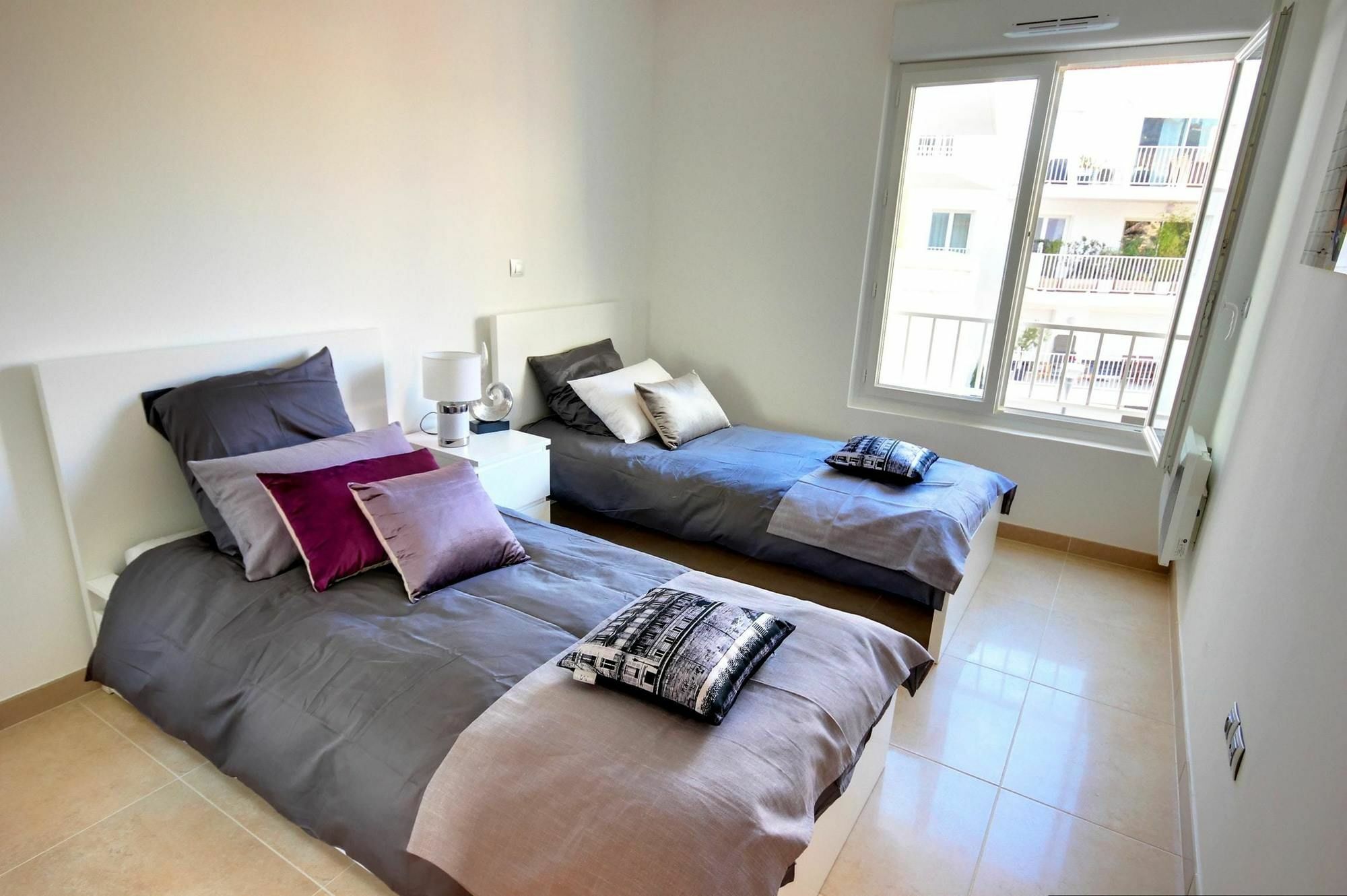 With 2 Bedrooms In Cannes, With Wonderful View, Furnish * Cannes