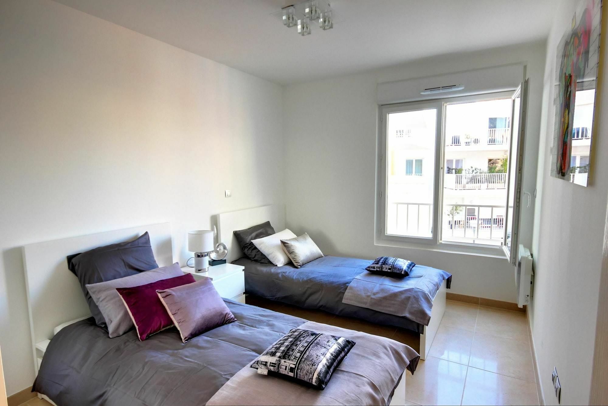With 2 Bedrooms In Cannes, With Wonderful View, Furnish Apartment