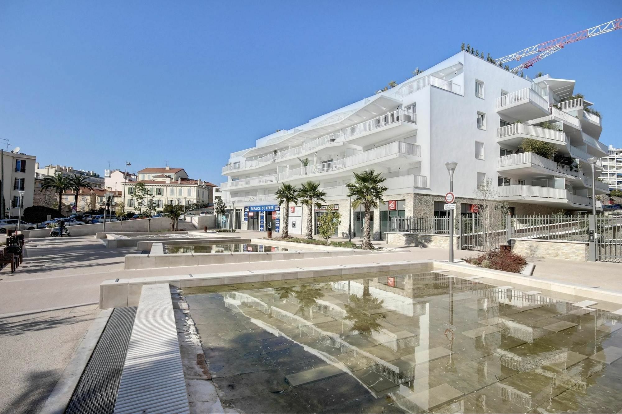 With 2 Bedrooms In Cannes, With Wonderful View, Furnish * Cannes