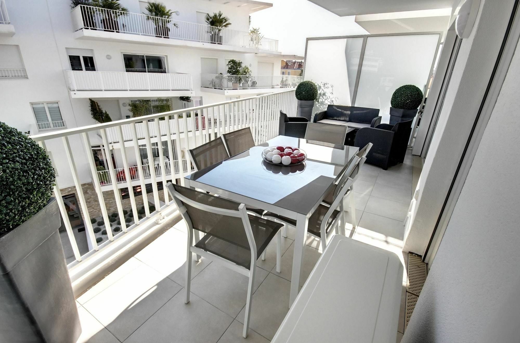 With 2 Bedrooms In Cannes, With Wonderful View, Furnish