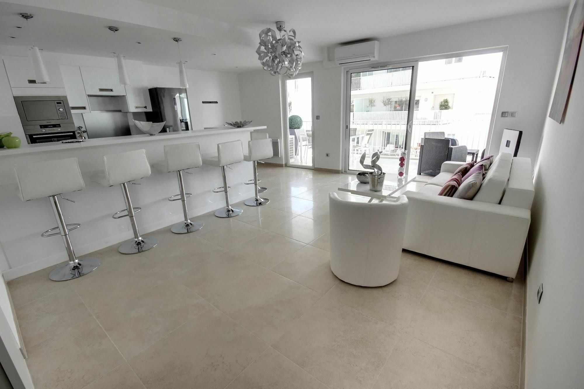 With 2 Bedrooms In Cannes, With Wonderful View, Furnish Apartment Cannes