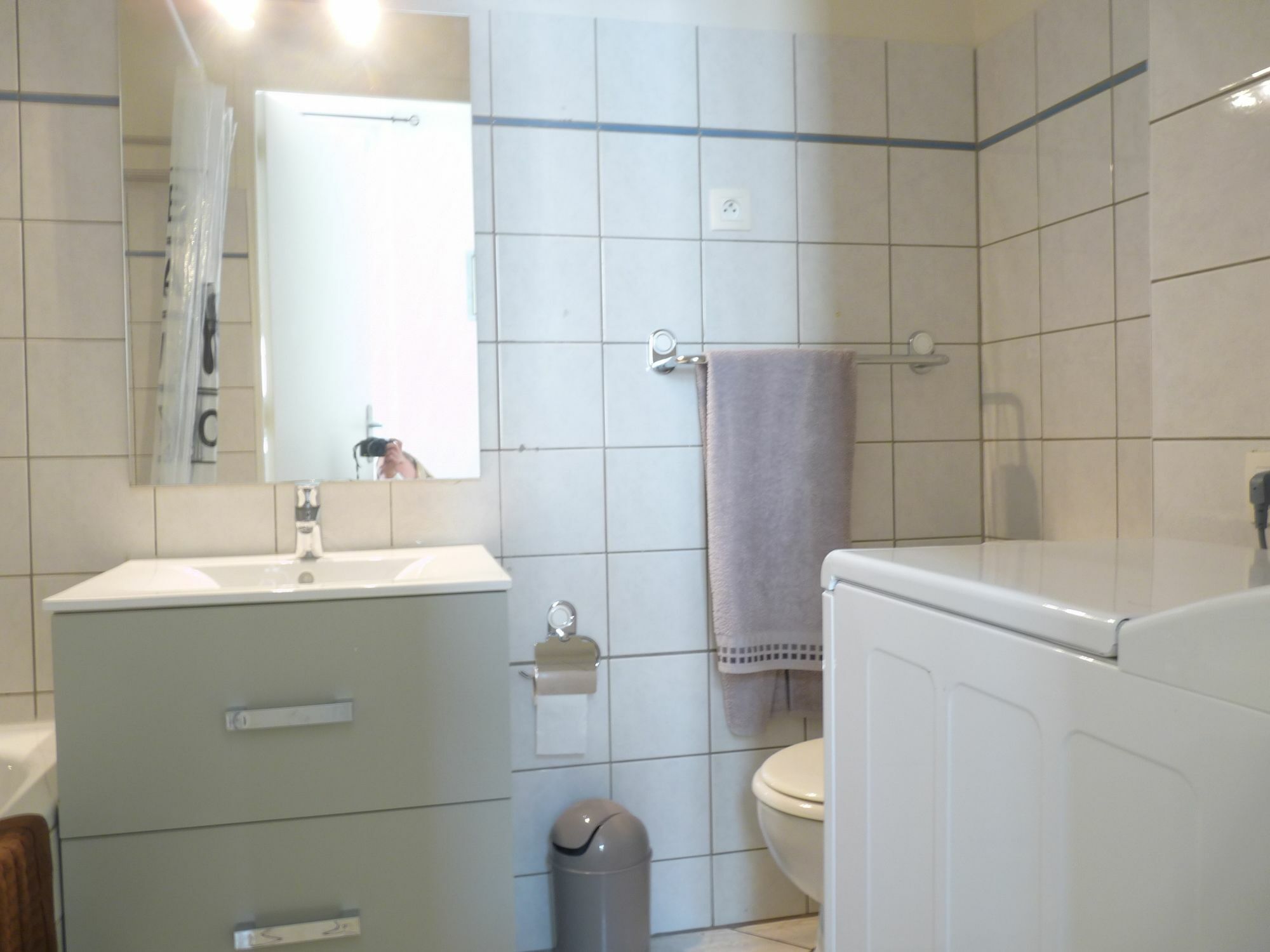 Sofia Lacomb Apartment *