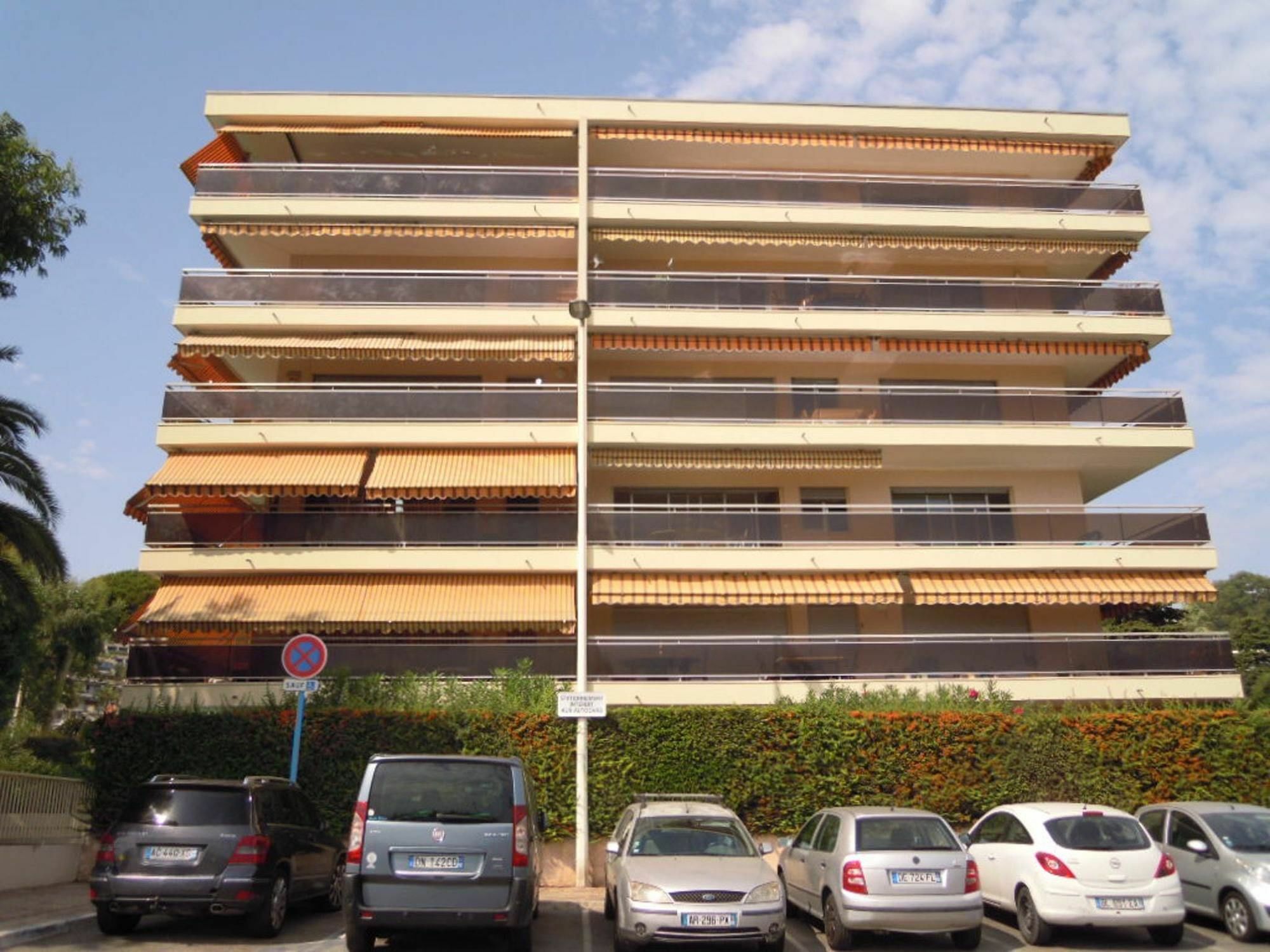 With 2 Bedrooms In Cannes, With Wonderful Sea View, Furnishe Apartment