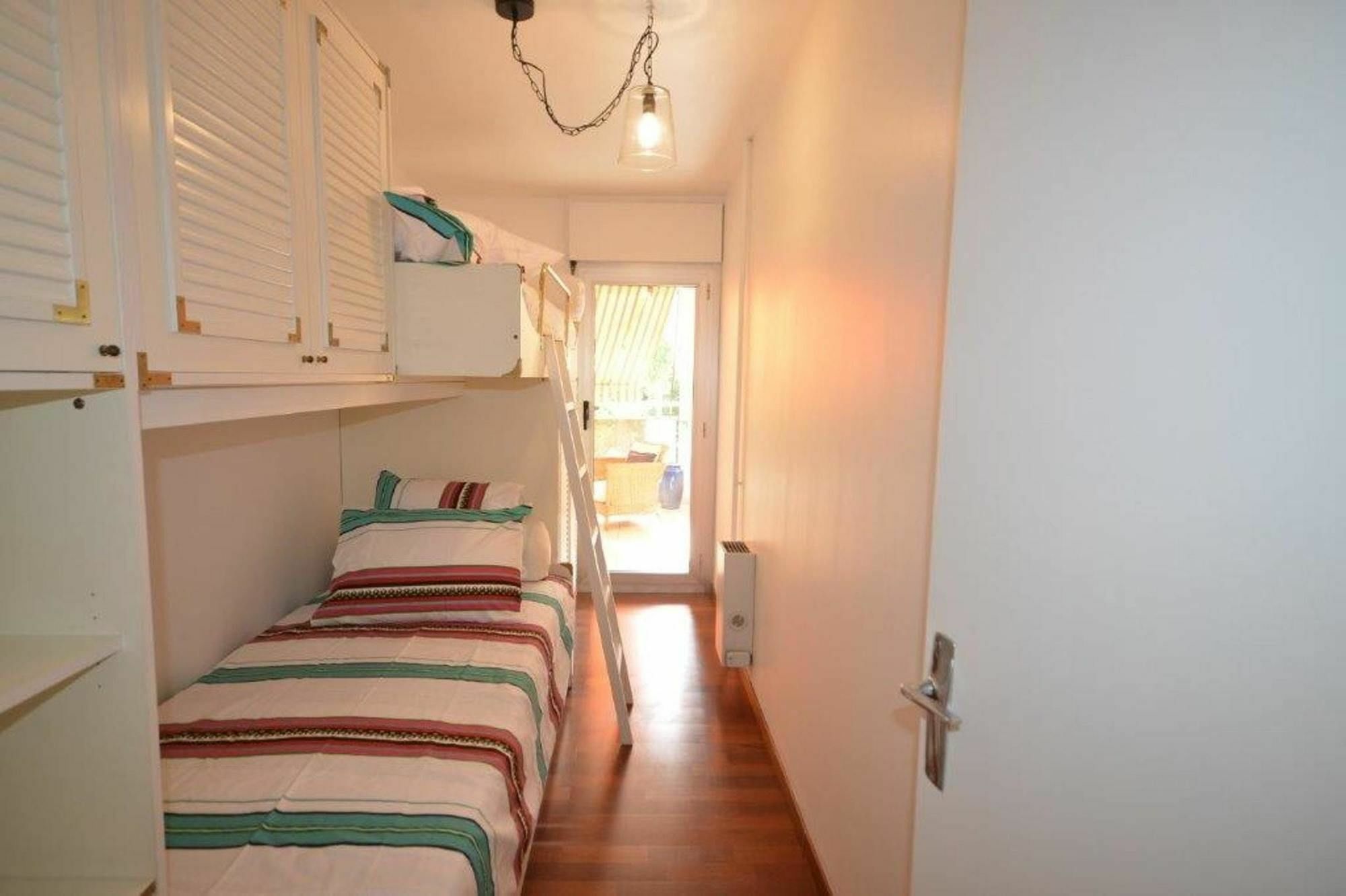 With 2 Bedrooms In Cannes, With Wonderful Sea View, Furnishe Cannes