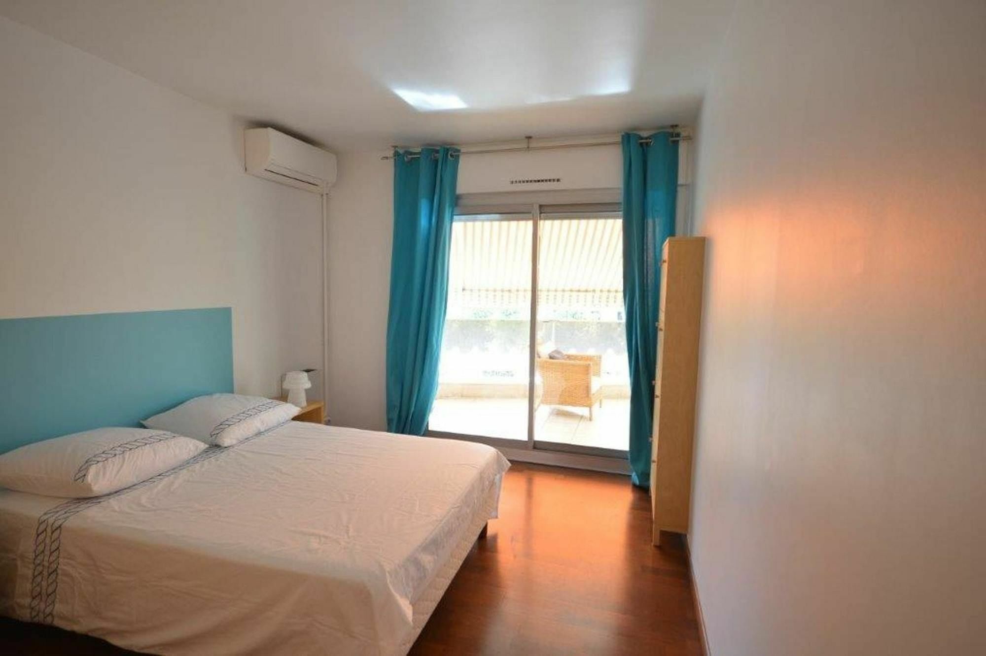 With 2 Bedrooms In Cannes, With Wonderful Sea View, Furnishe Apartment *