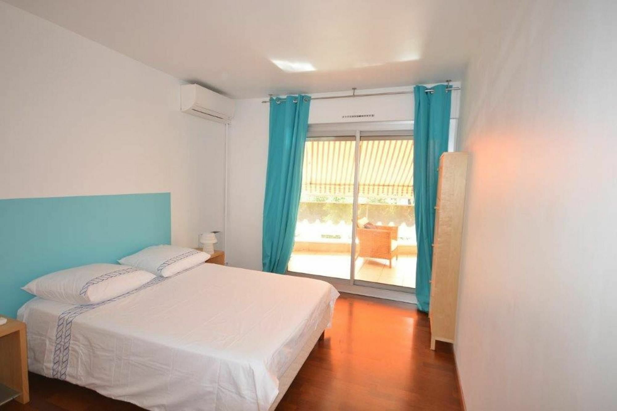 With 2 Bedrooms In Cannes, With Wonderful Sea View, Furnishe