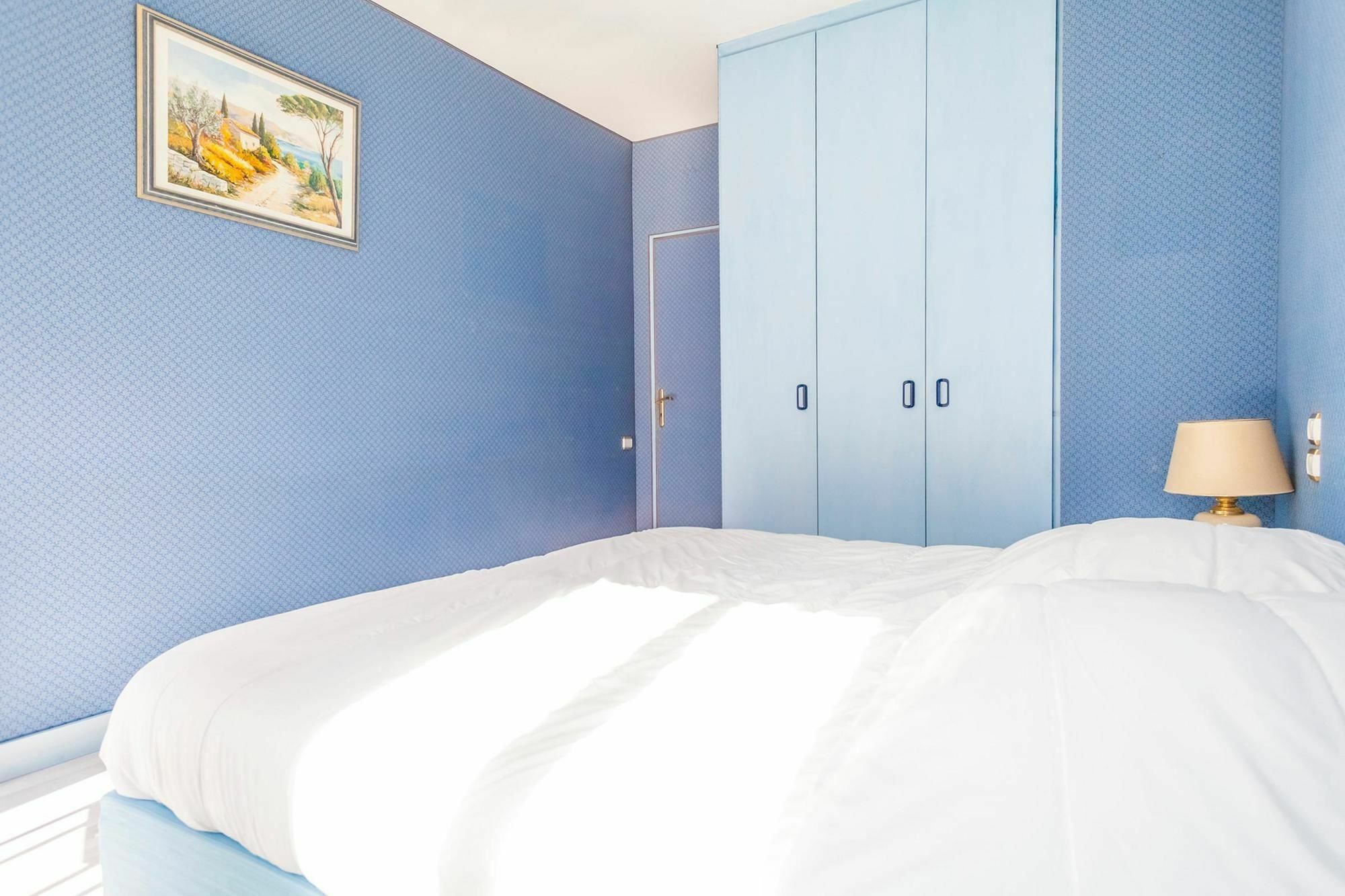 11 Alexandre Iii 2 Apartment