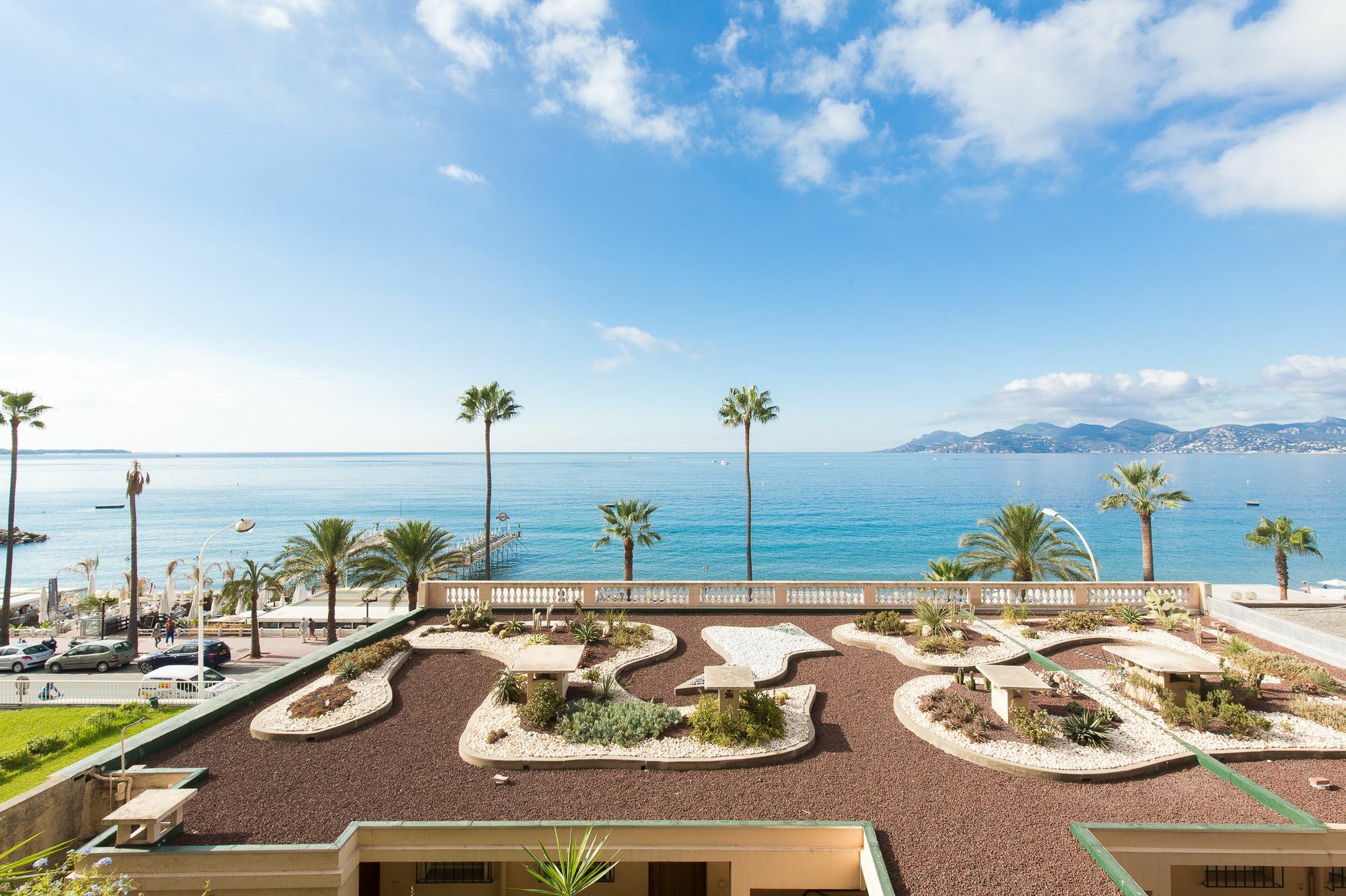 Saint Remy Yourhosthelper * Cannes