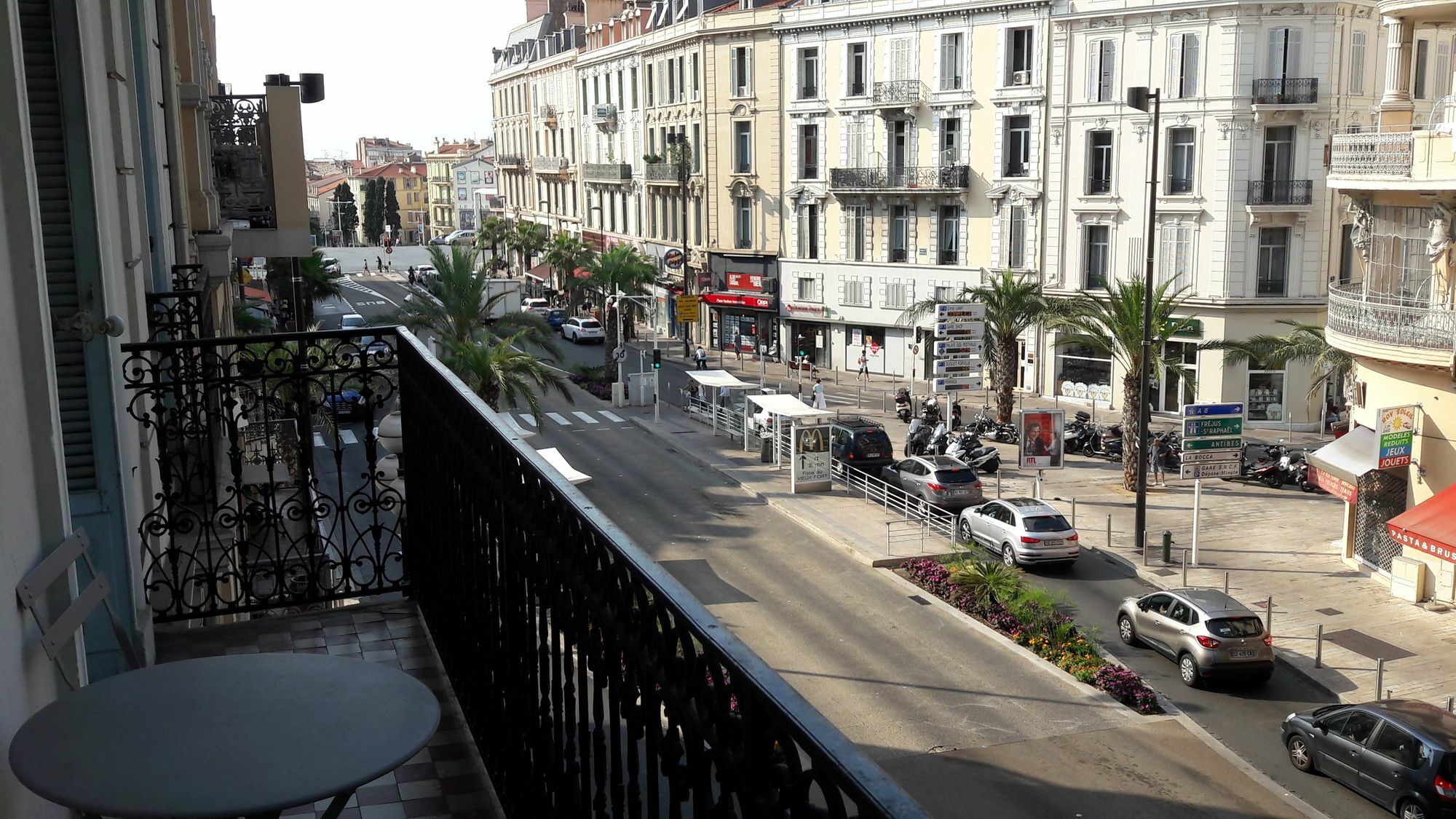 Apartment Three-bedrooms Flat Palais Des Festivals
