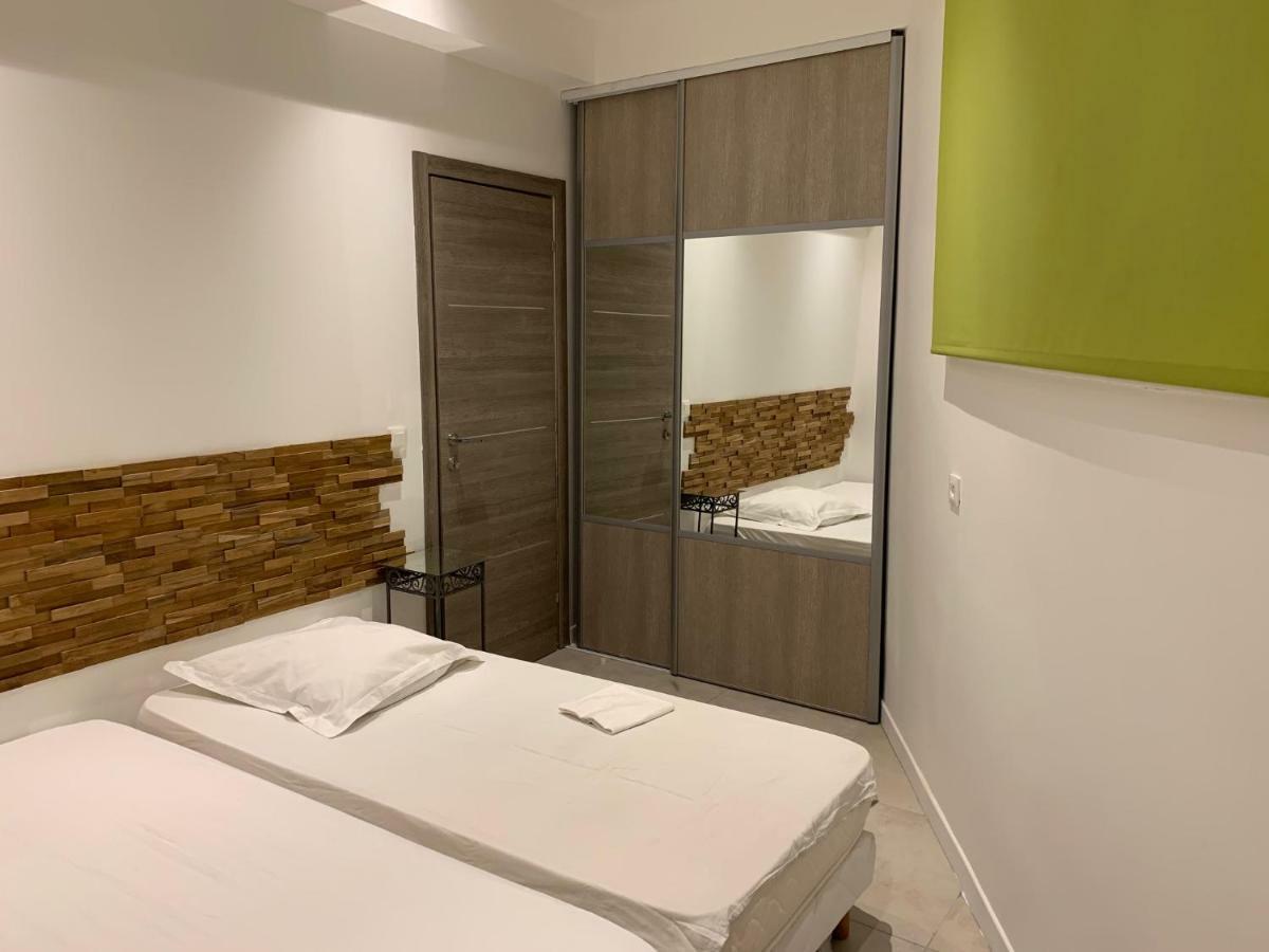 Centre - Rue Montaigne * Cannes