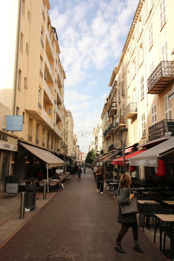 Hoche Pedestrian Street Balcony Apartment