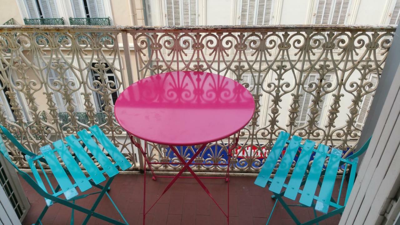 Hoche Pedestrian Street Balcony *