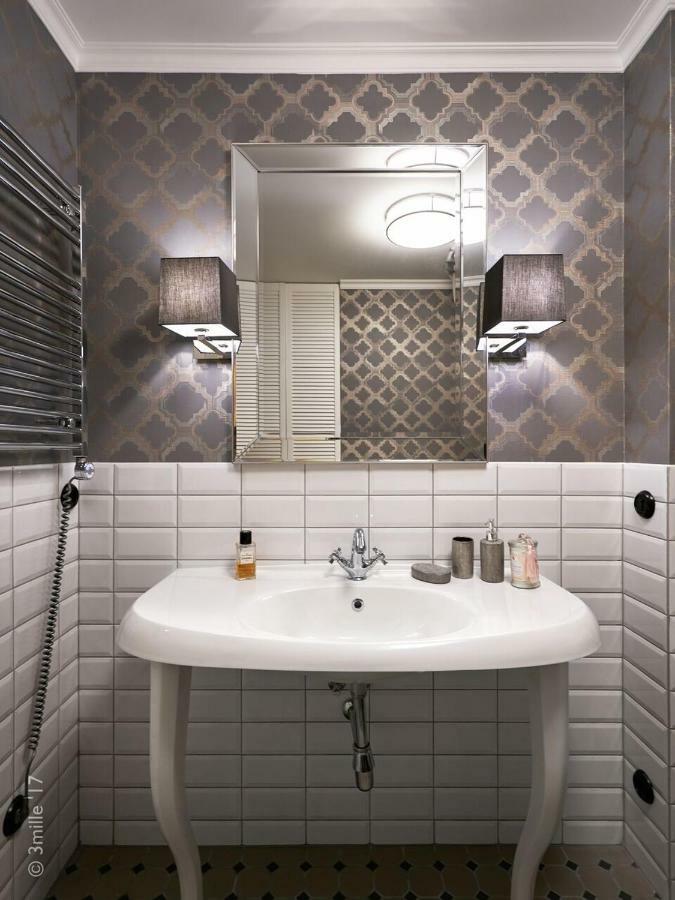 Fleur De Lys Cannes