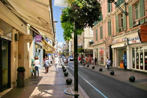 Riviera Center Cannes