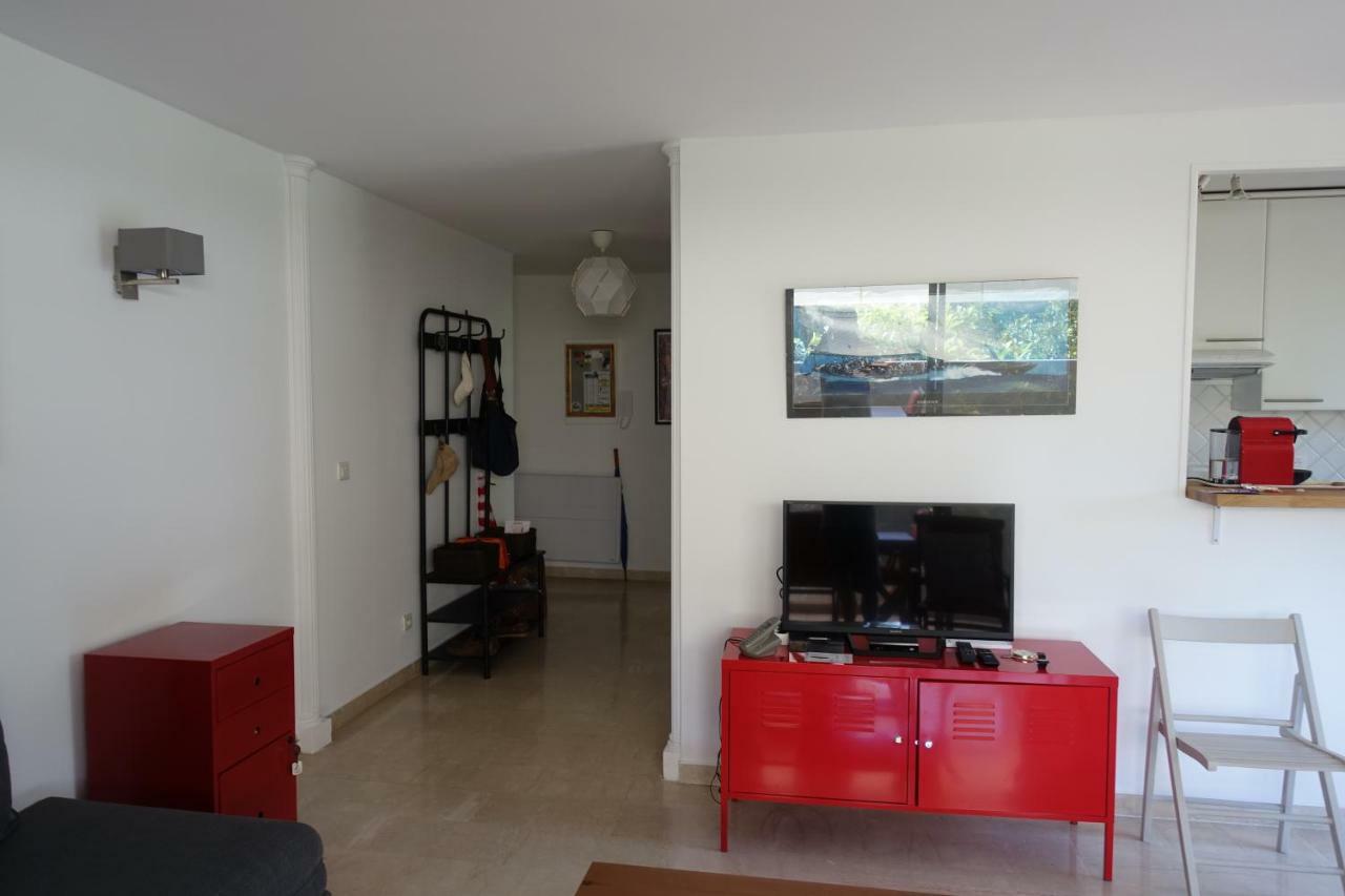 Eden Apartment *