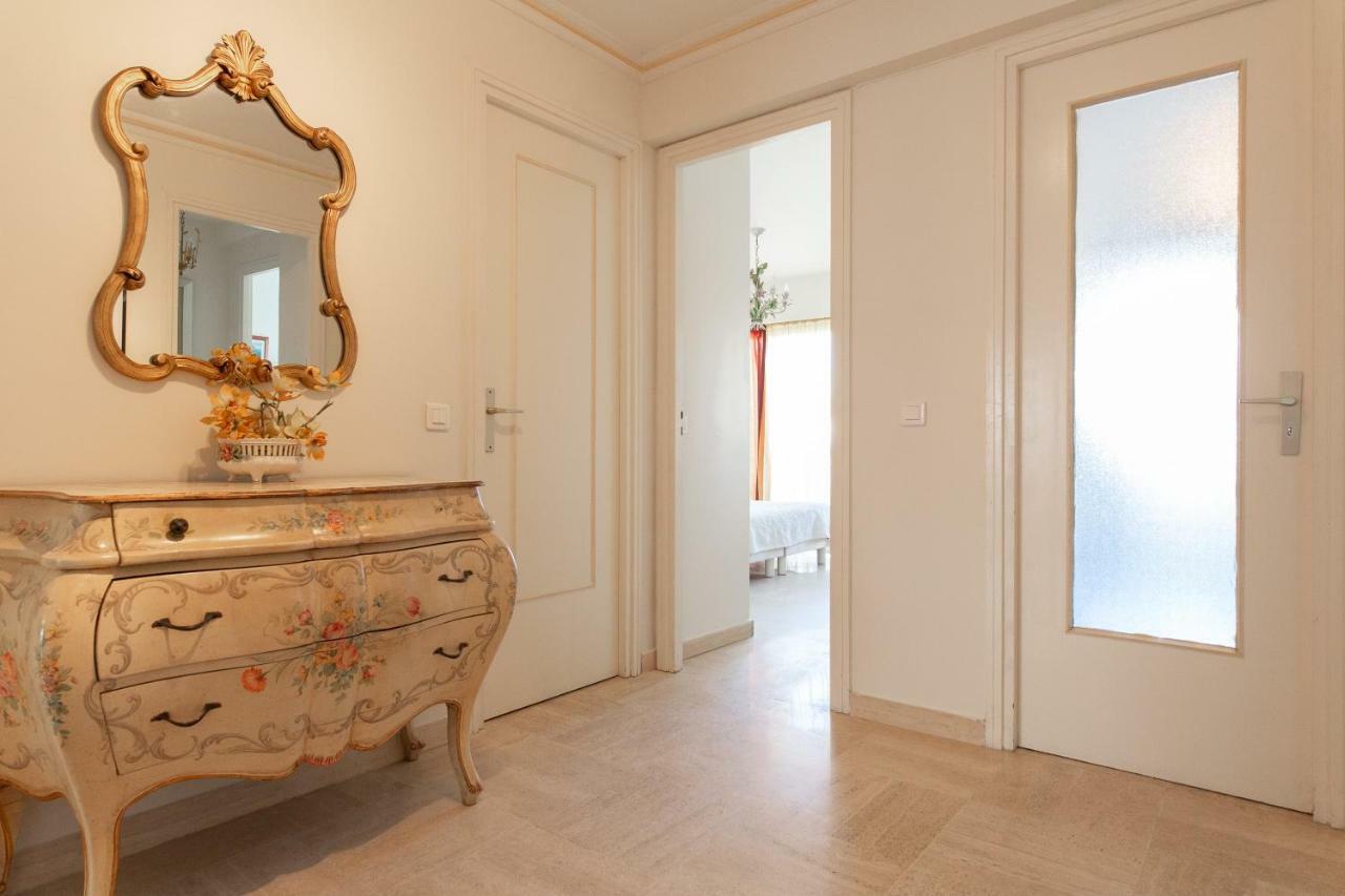 Palais Royal Yourhosthelper