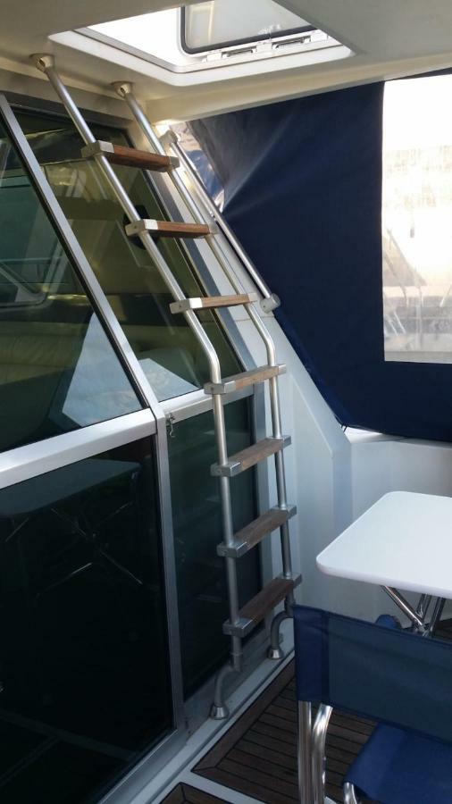 Botel Ferretti 36 ' Bateau A Quai Vieux-port Festival La Croisette *