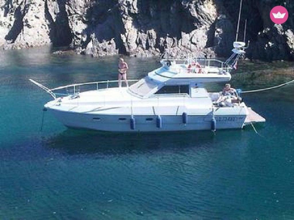 Botel Ferretti 36 ' Bateau A Quai Vieux-port Festival La Croisette Cannes