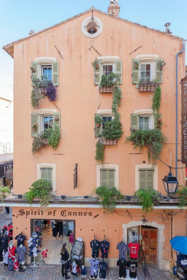 Emile Negrin Apartment