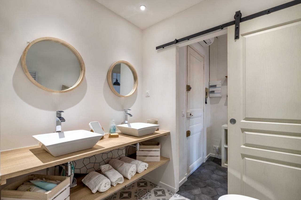 Hyper Centre 180 Metres Apartment