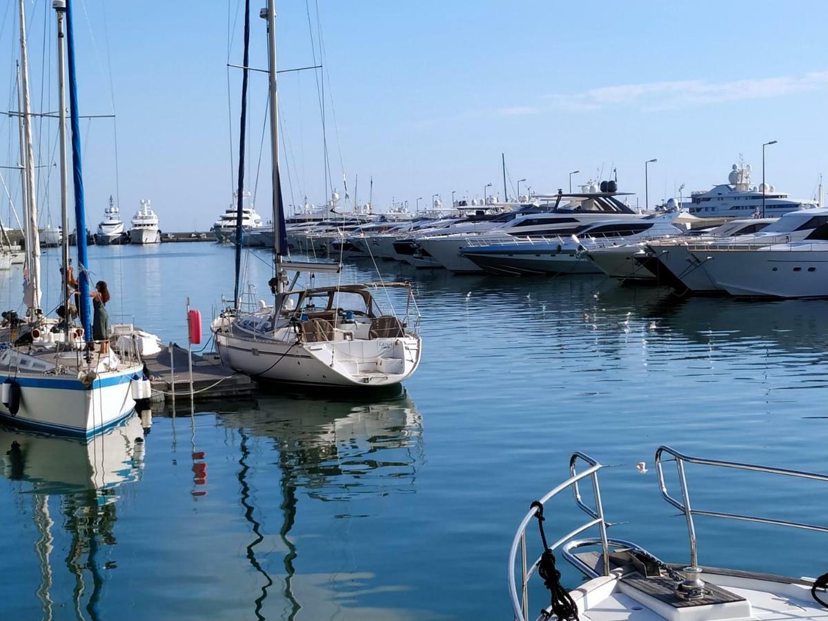 Ferretti 36 ' Bateau A Quai Vieux-port Festival La Croisette *