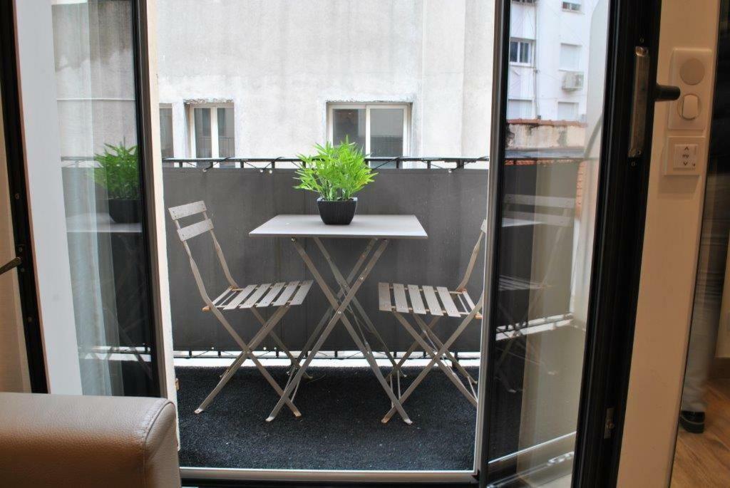 2 Pièces Rue Hoche Appartement