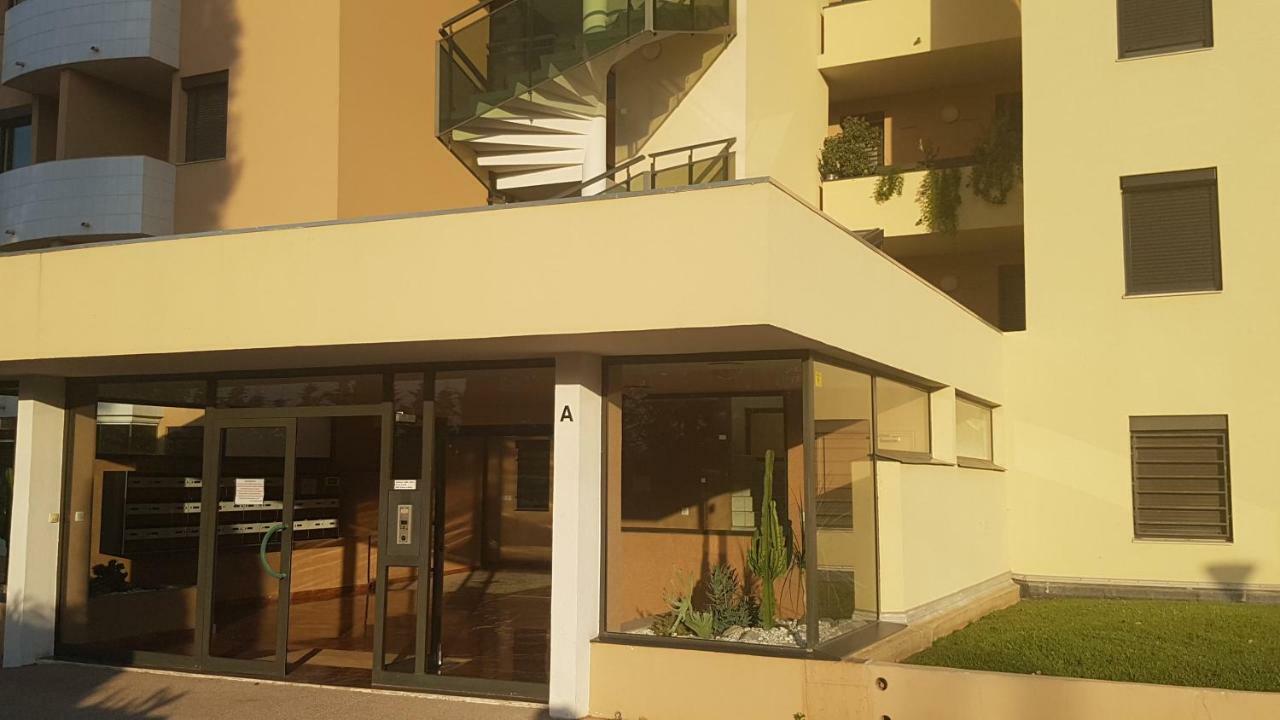 Apartment T2 Rez De Jardin Front De Cannes