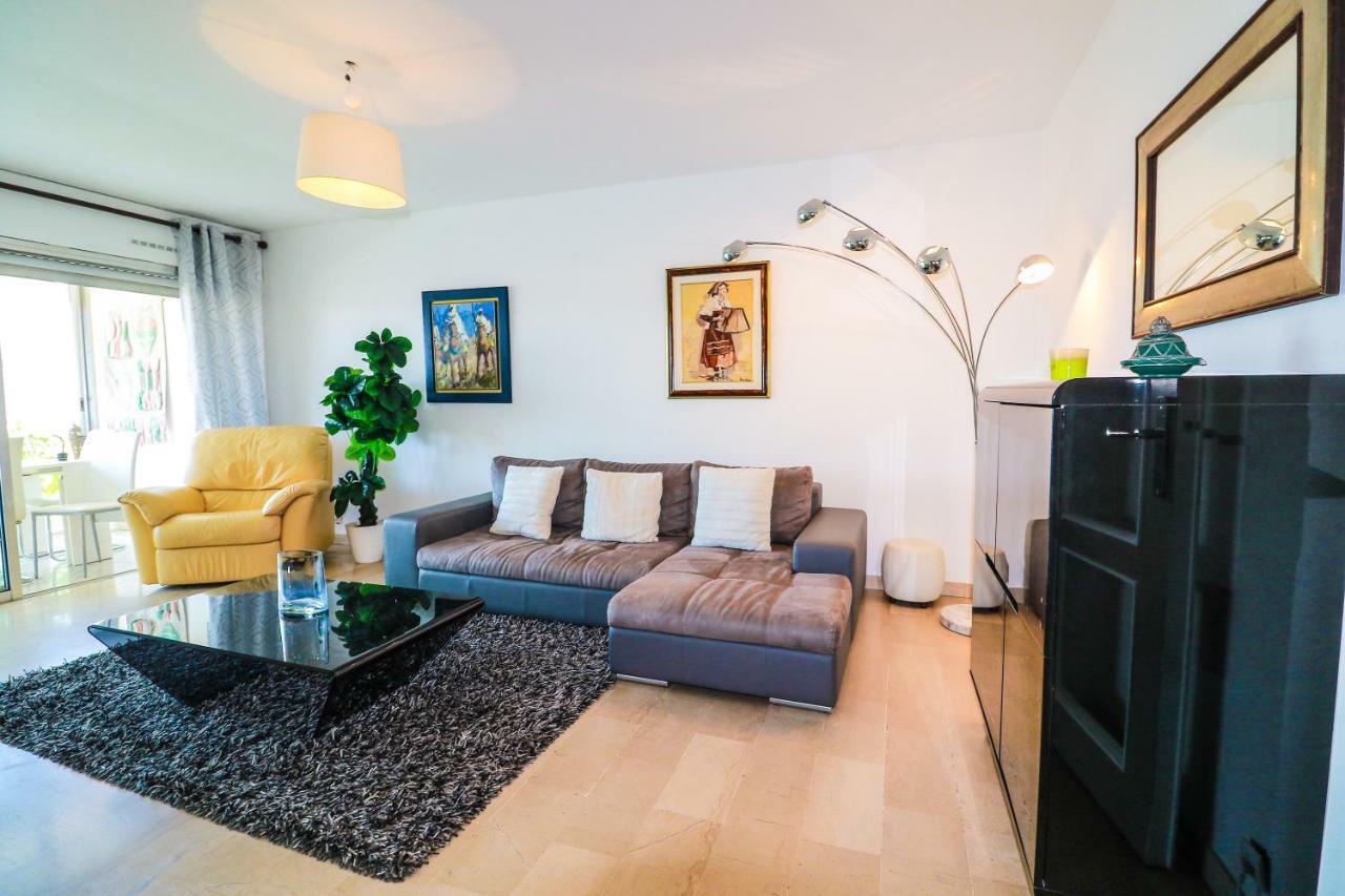Park Apartment *