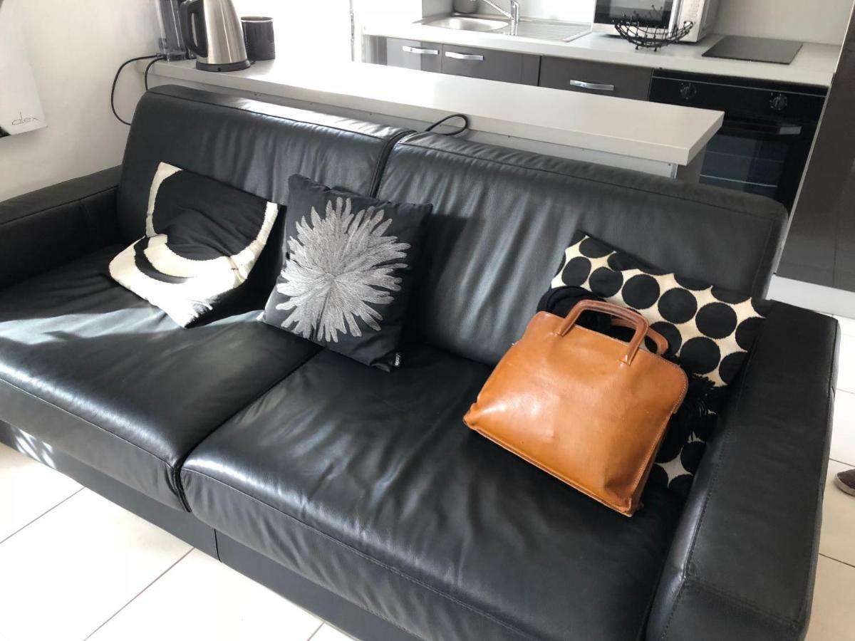 A Deux Pas Du Palais Des Festivals , Deux Pieces Dans Le Bas Du Quartier Historique Du Suquet A Apartment Cannes