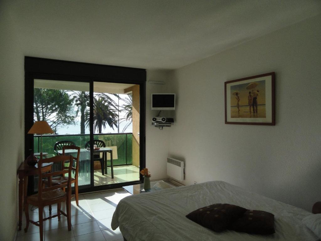 Terrace Front & Sea View Apartment