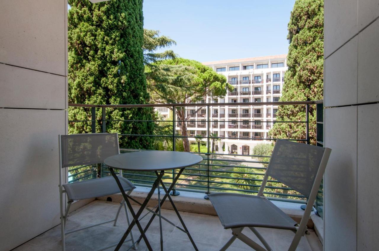 Carlton Riviera